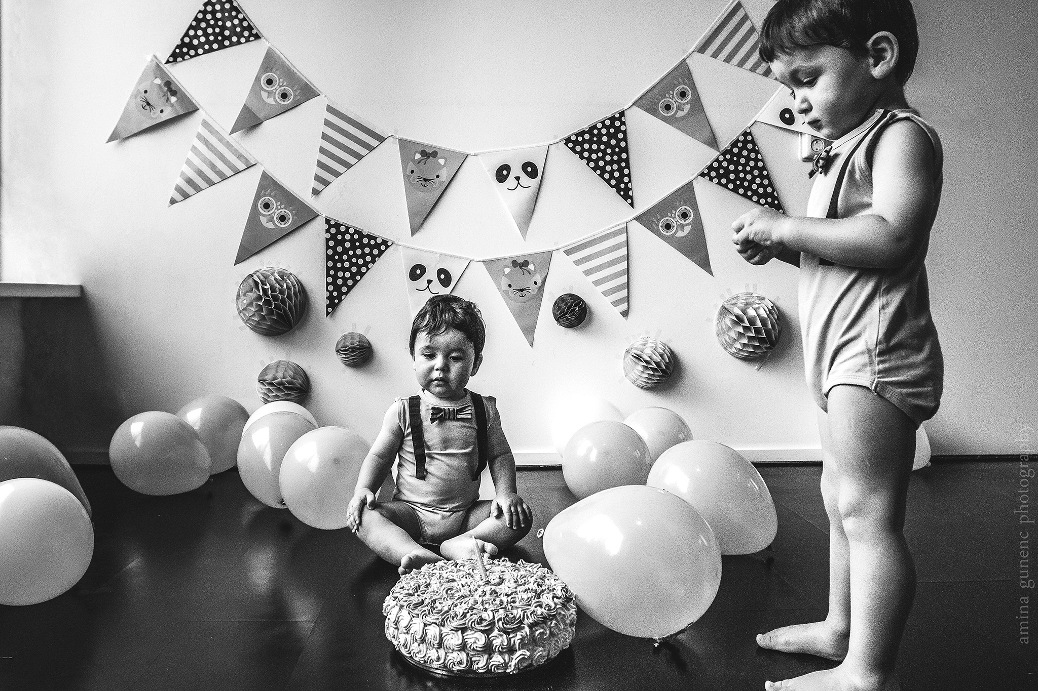 Story about one NOT IDEAL Birthday party ;). Amina Gunenc - bruiloft- en familie fotograaf in Nederland