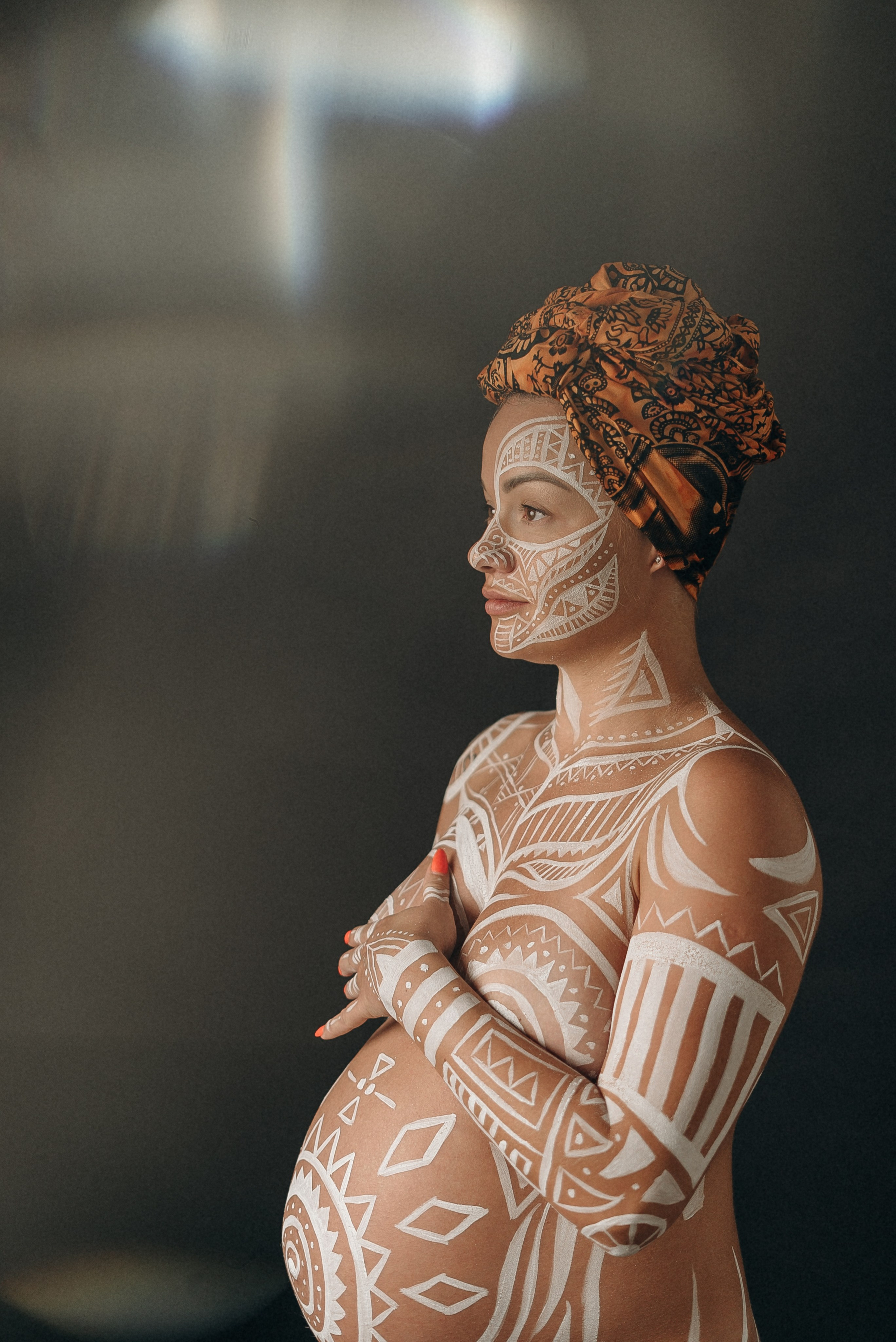 Maternity photoshoot with painted belly. Портретный и семейный фотограф в Лимассоле Кипр Анна Руссу