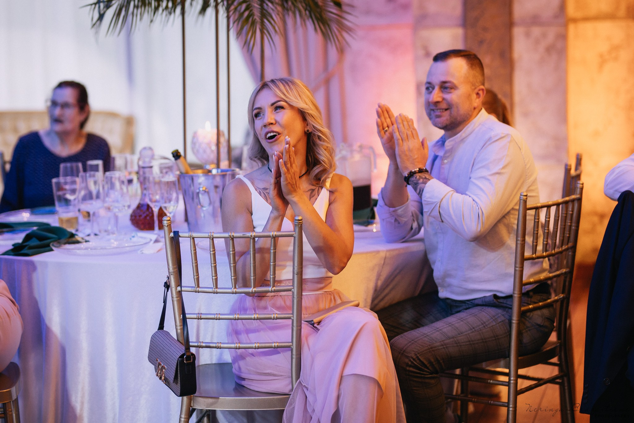 Vestuvinė fotosesija Kaune, Vienybės aikštėje, prie Lietuvos banko