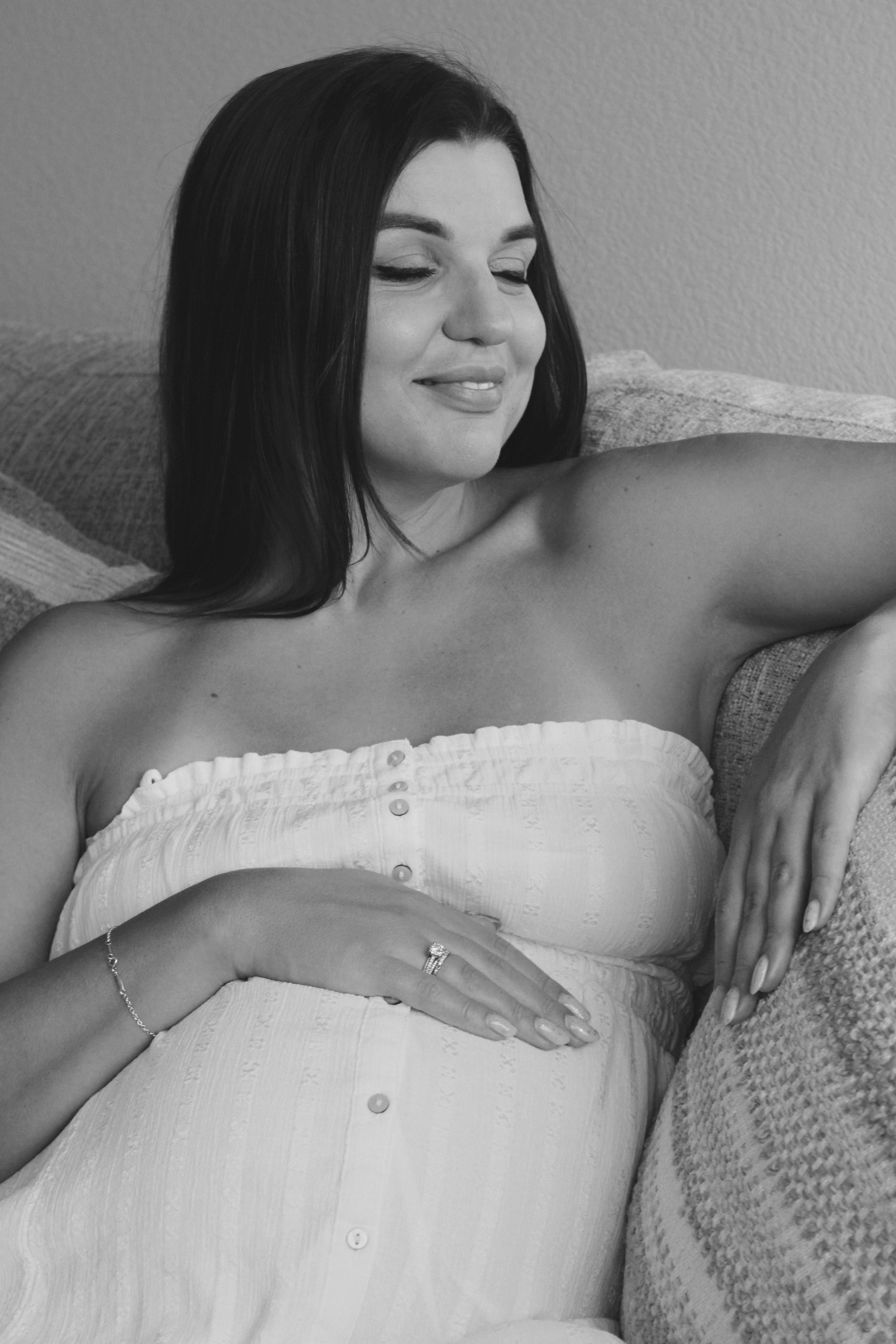 Maternity, Family & Pregnancy Photoshoot at Home. Lana Petrychenko — Portrait & Family Photographer. Valencia, Spain