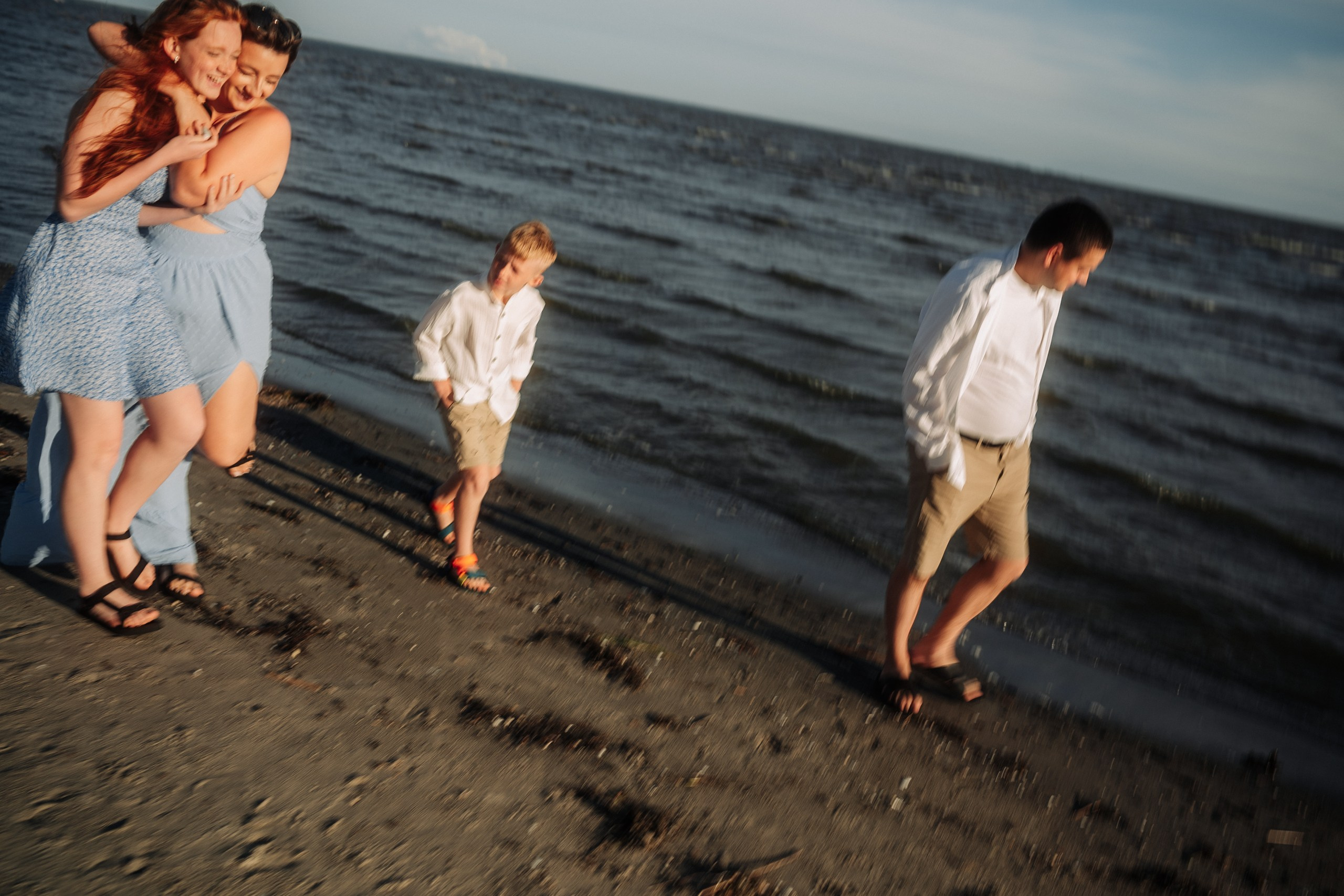 By the Sea. Couple and Family Photographer in Tallinn, Sasha Kaloshin