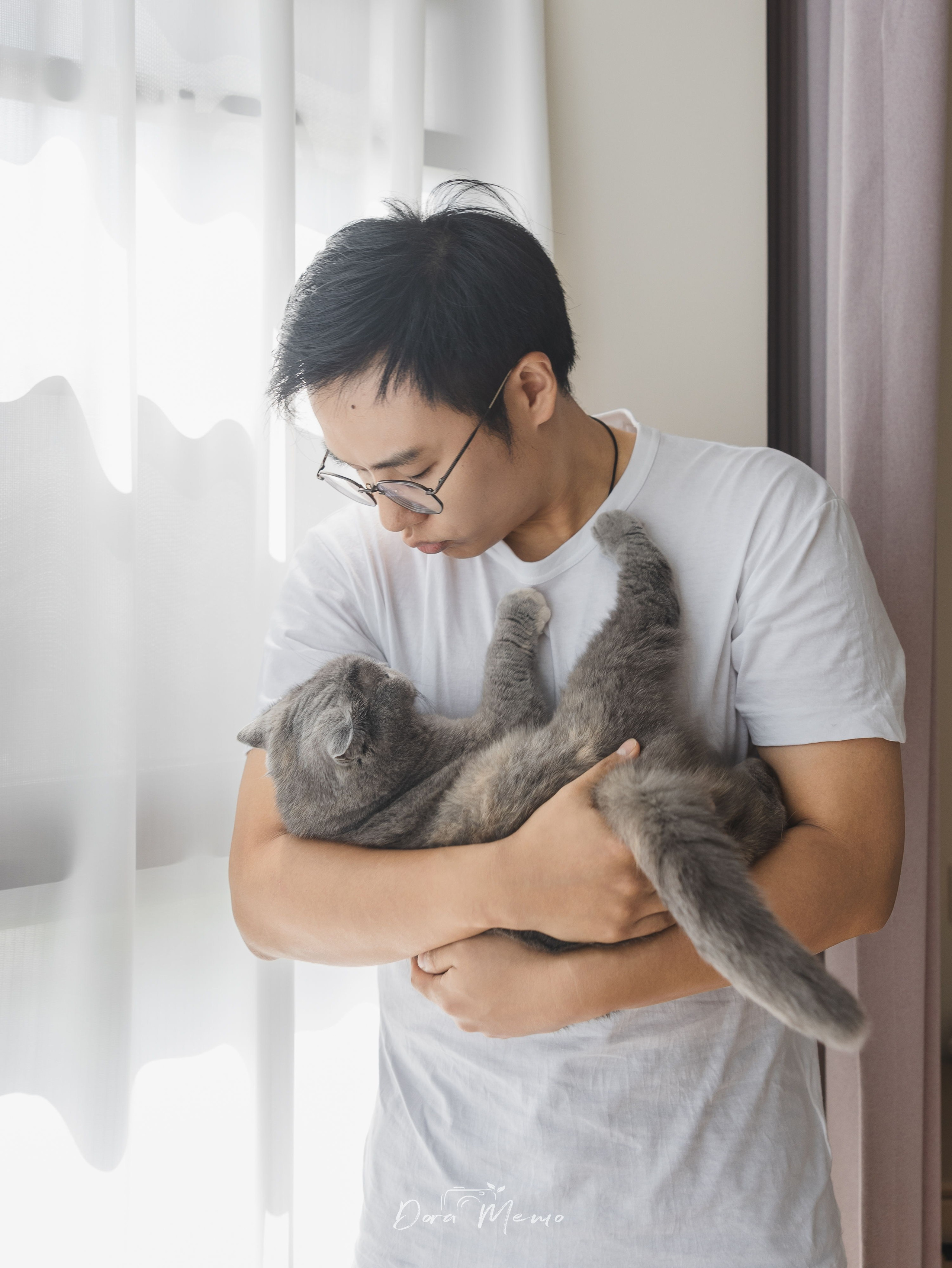 Shanghai Maternity Photographer — At-Home Pregnancy Photos with Cats