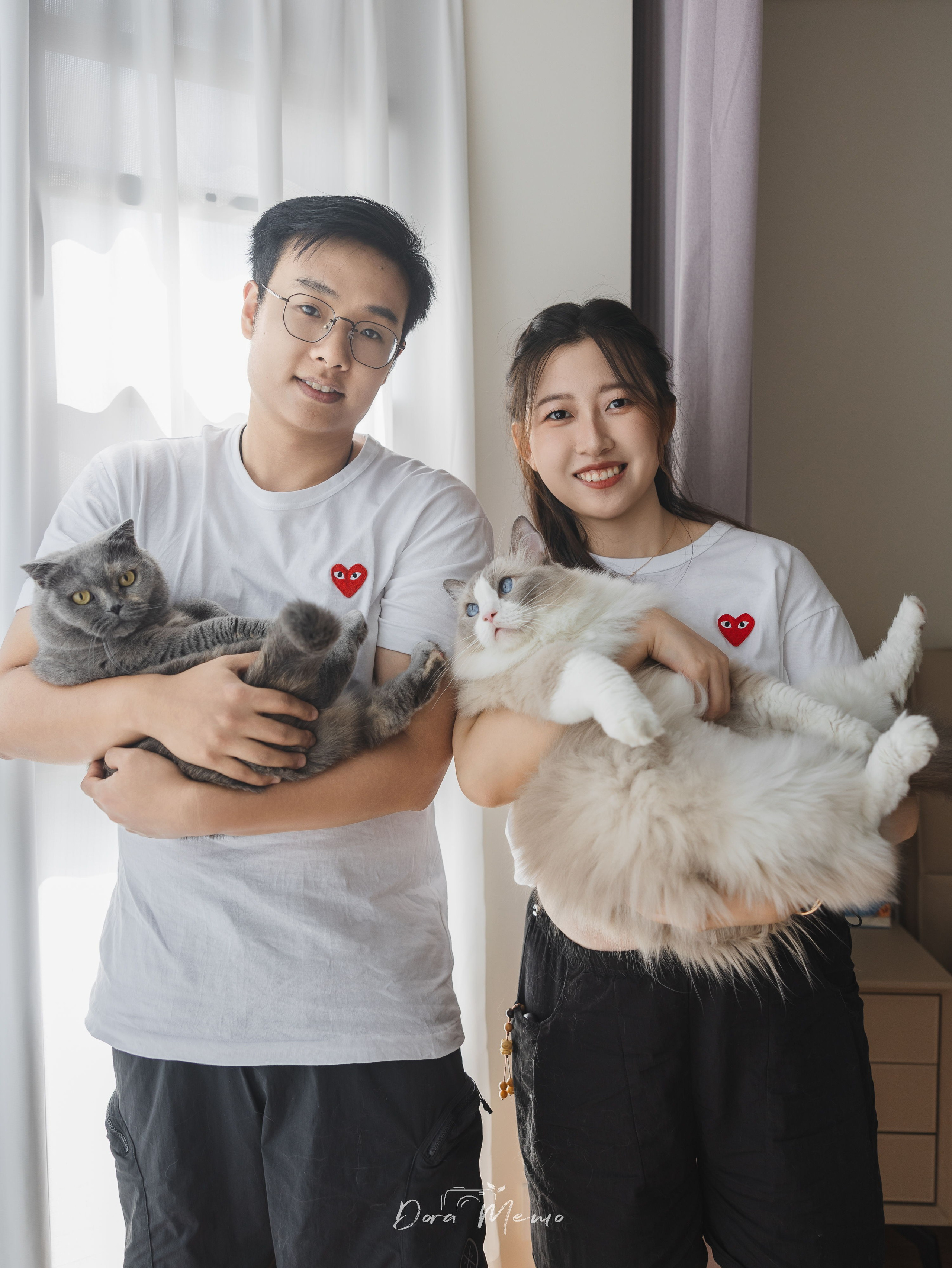 Shanghai Maternity Photographer — At-Home Pregnancy Photos with Cats