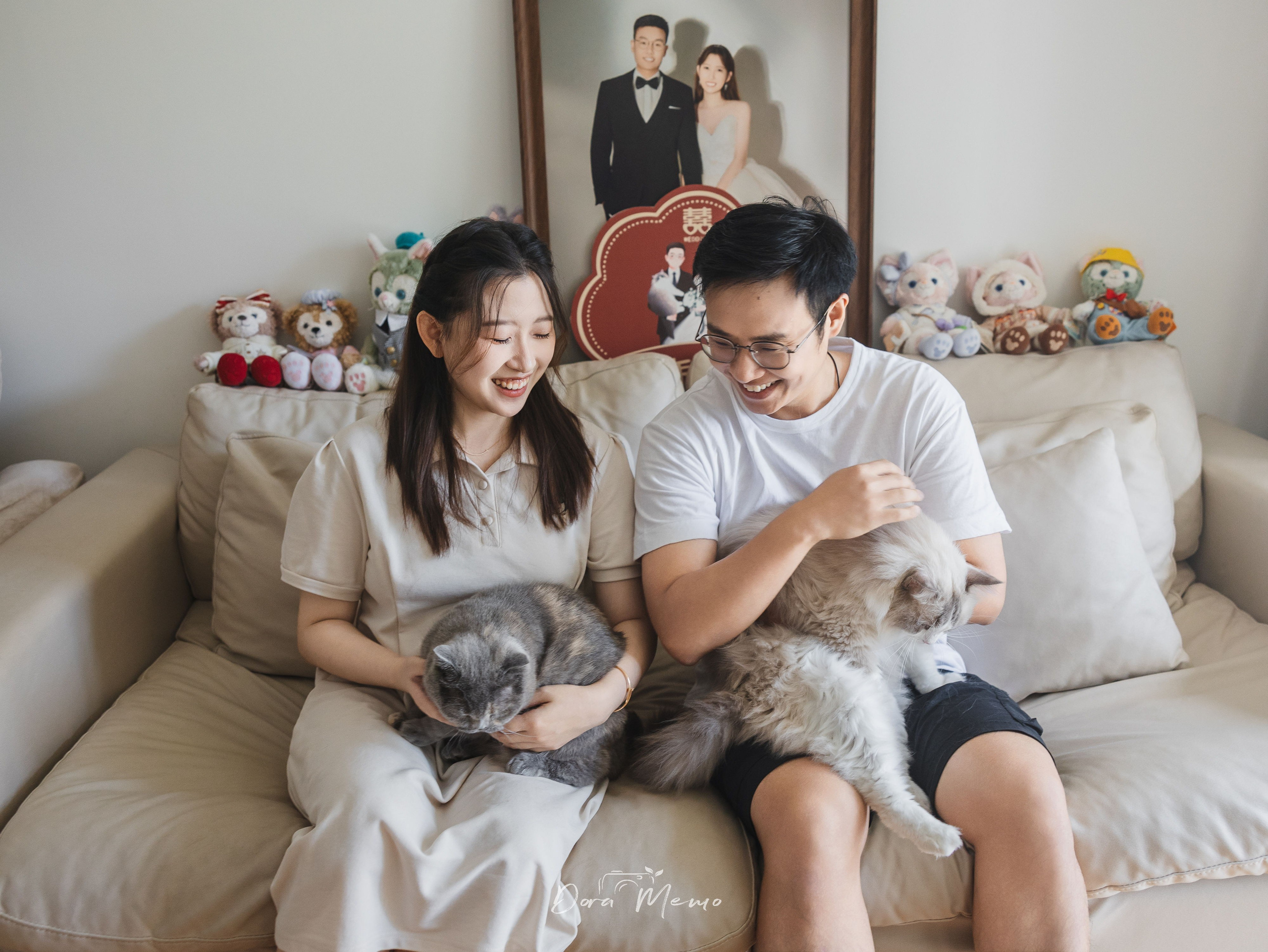 Shanghai Maternity Photographer — At-Home Pregnancy Photos with Cats