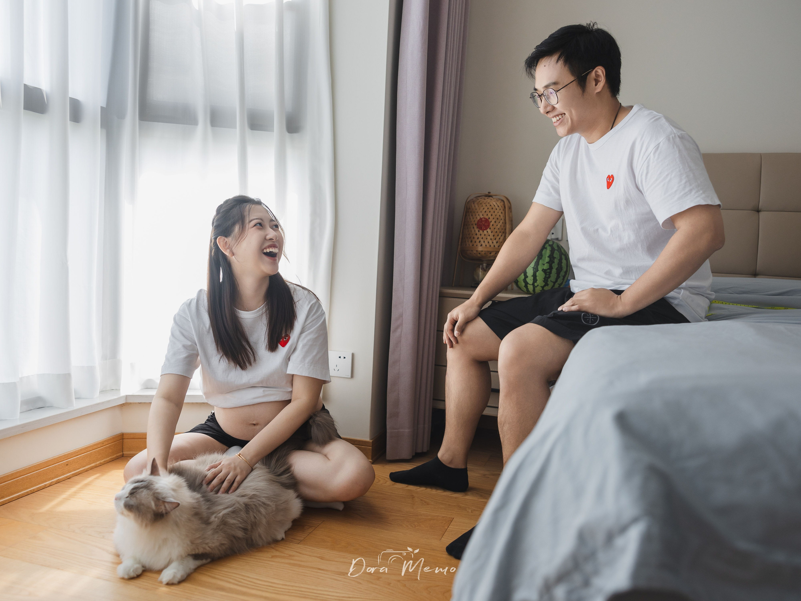 Shanghai Maternity Photographer — At-Home Pregnancy Photos with Cats