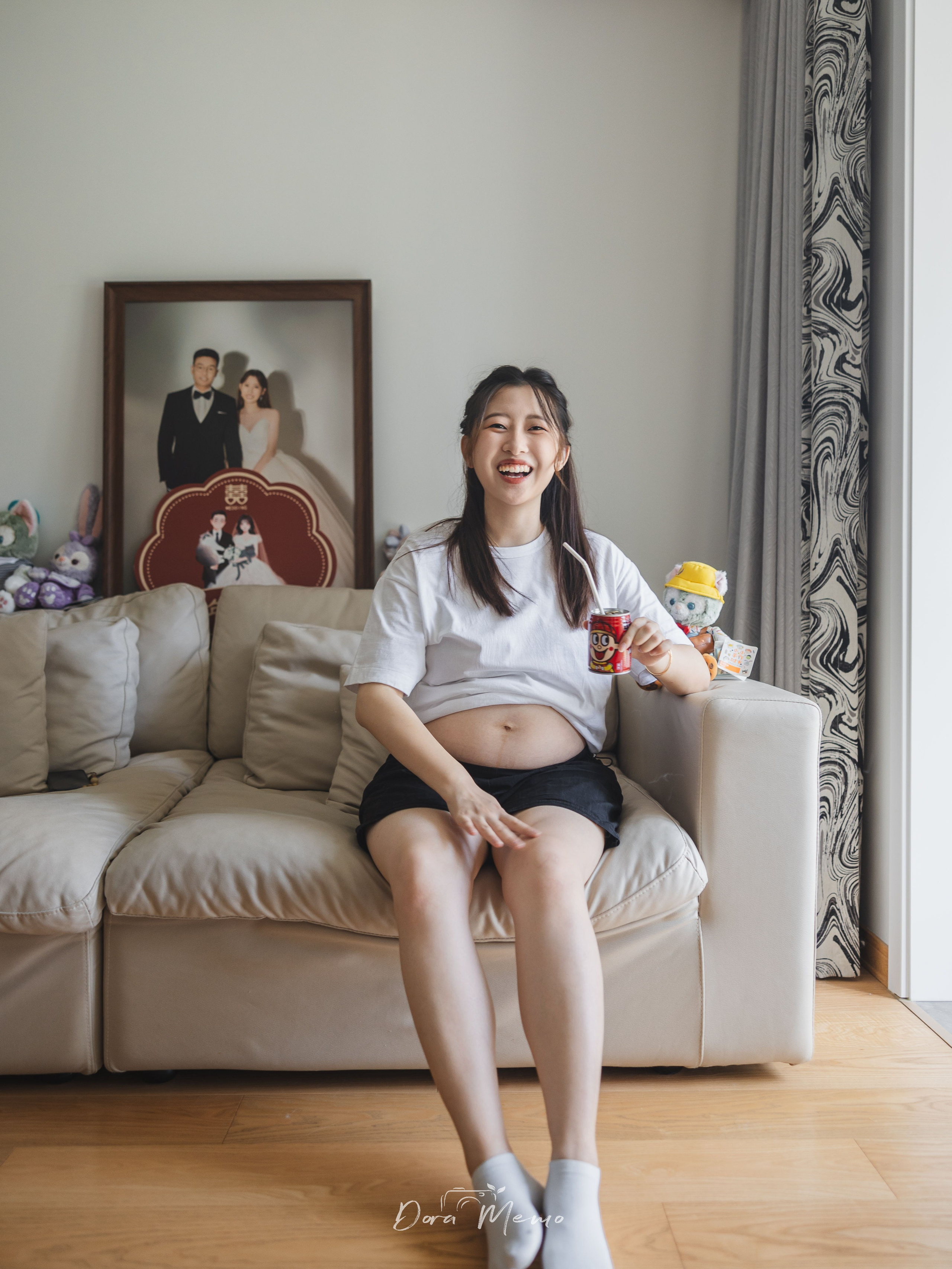 Shanghai Maternity Photographer — At-Home Pregnancy Photos with Cats