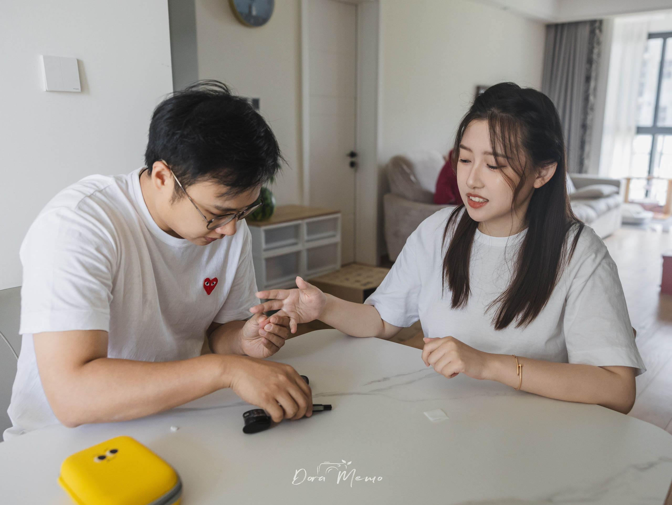 Shanghai Maternity Photographer — At-Home Pregnancy Photos with Cats