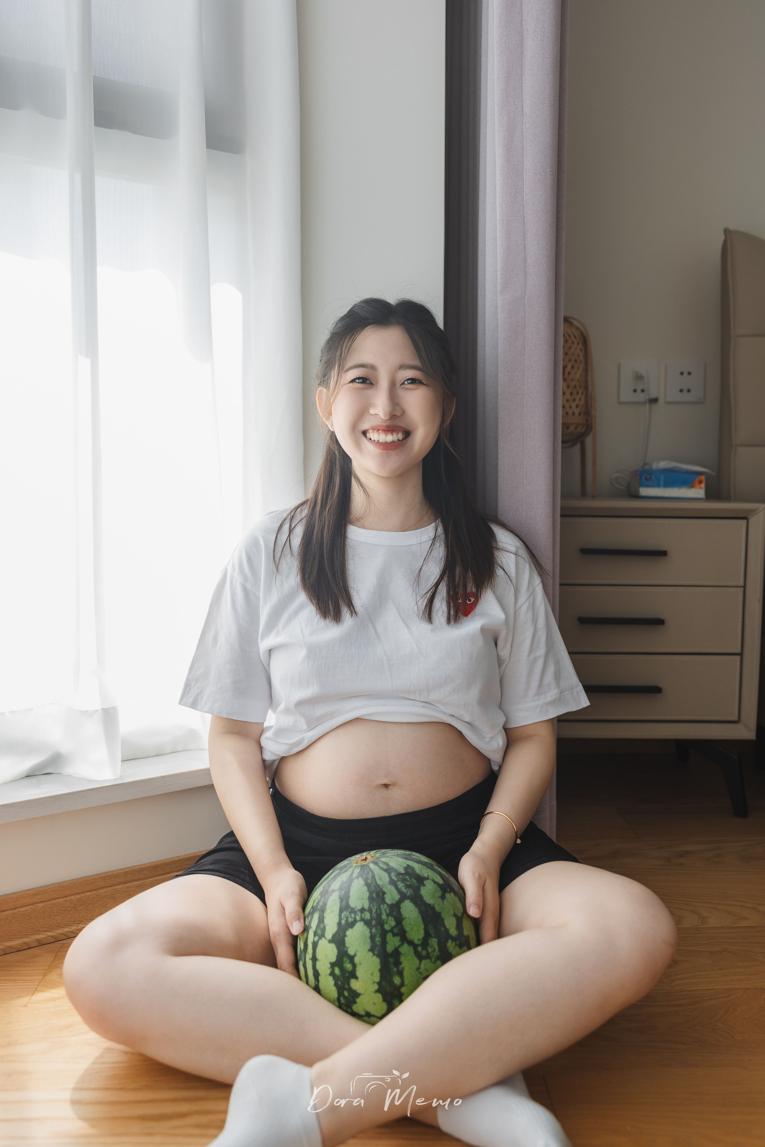 Shanghai Maternity Photographer — At-Home Pregnancy Photos with Cats