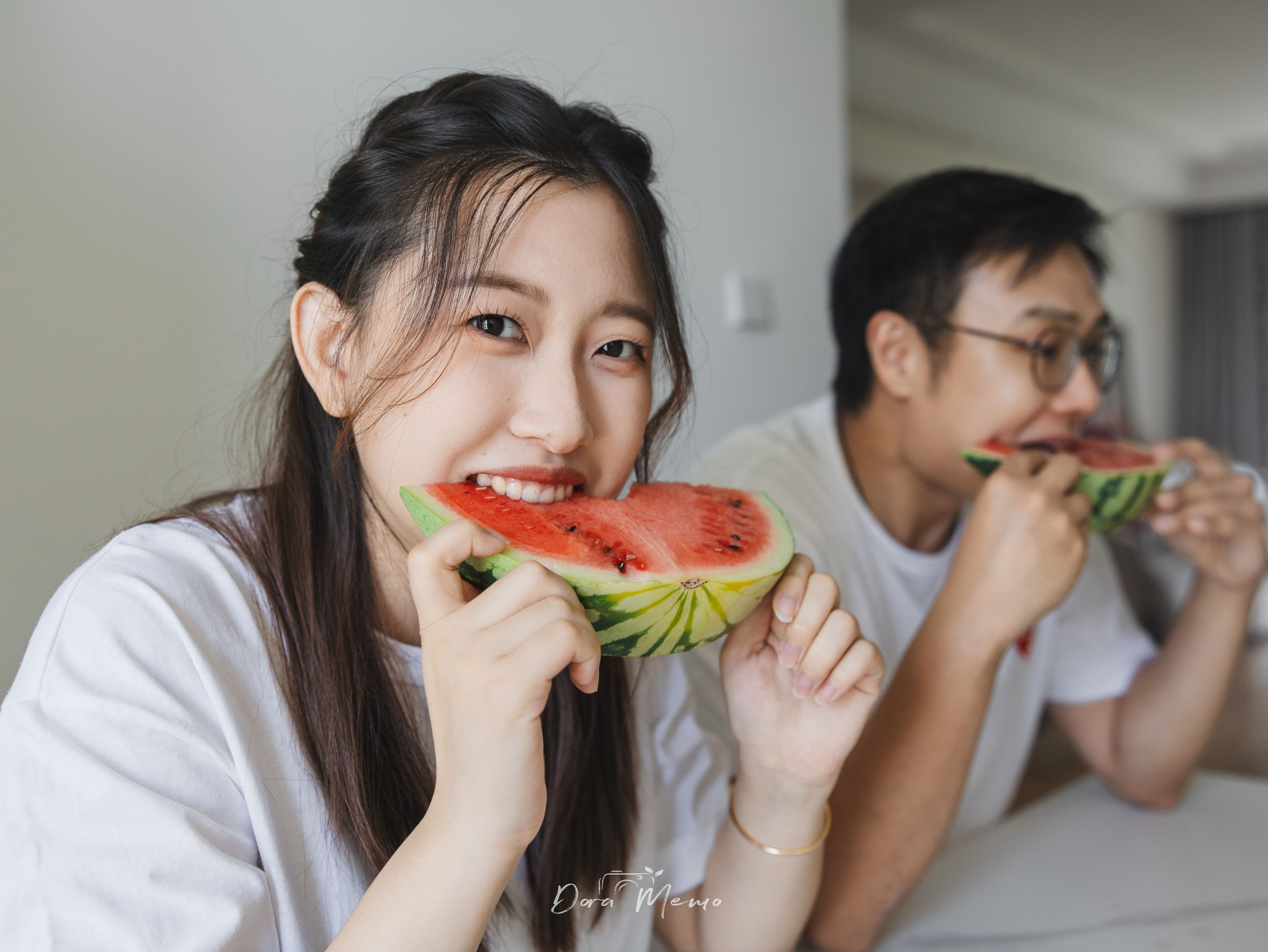 Shanghai Maternity Photographer — At-Home Pregnancy Photos with Cats