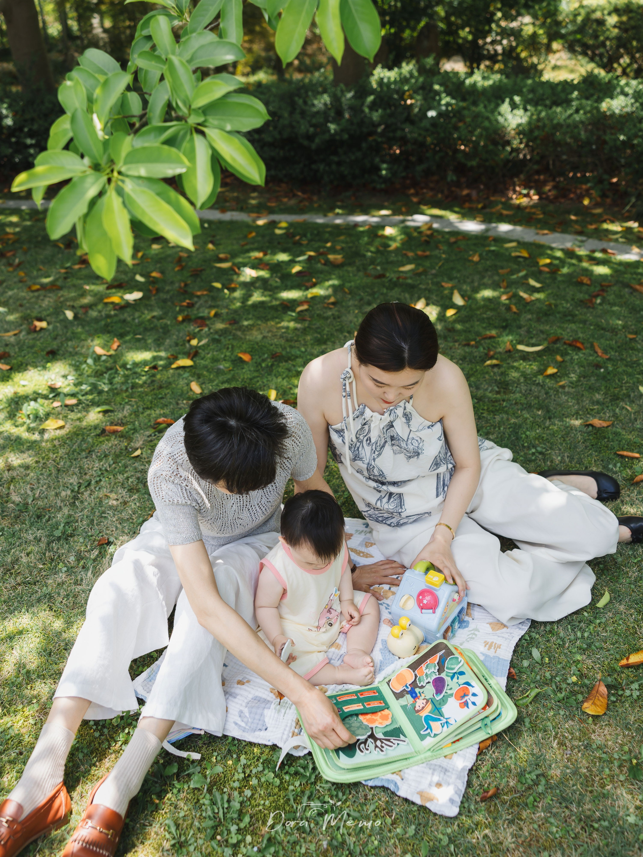 Three-Generation Family Photography in Shanghai | A Morning in the Park