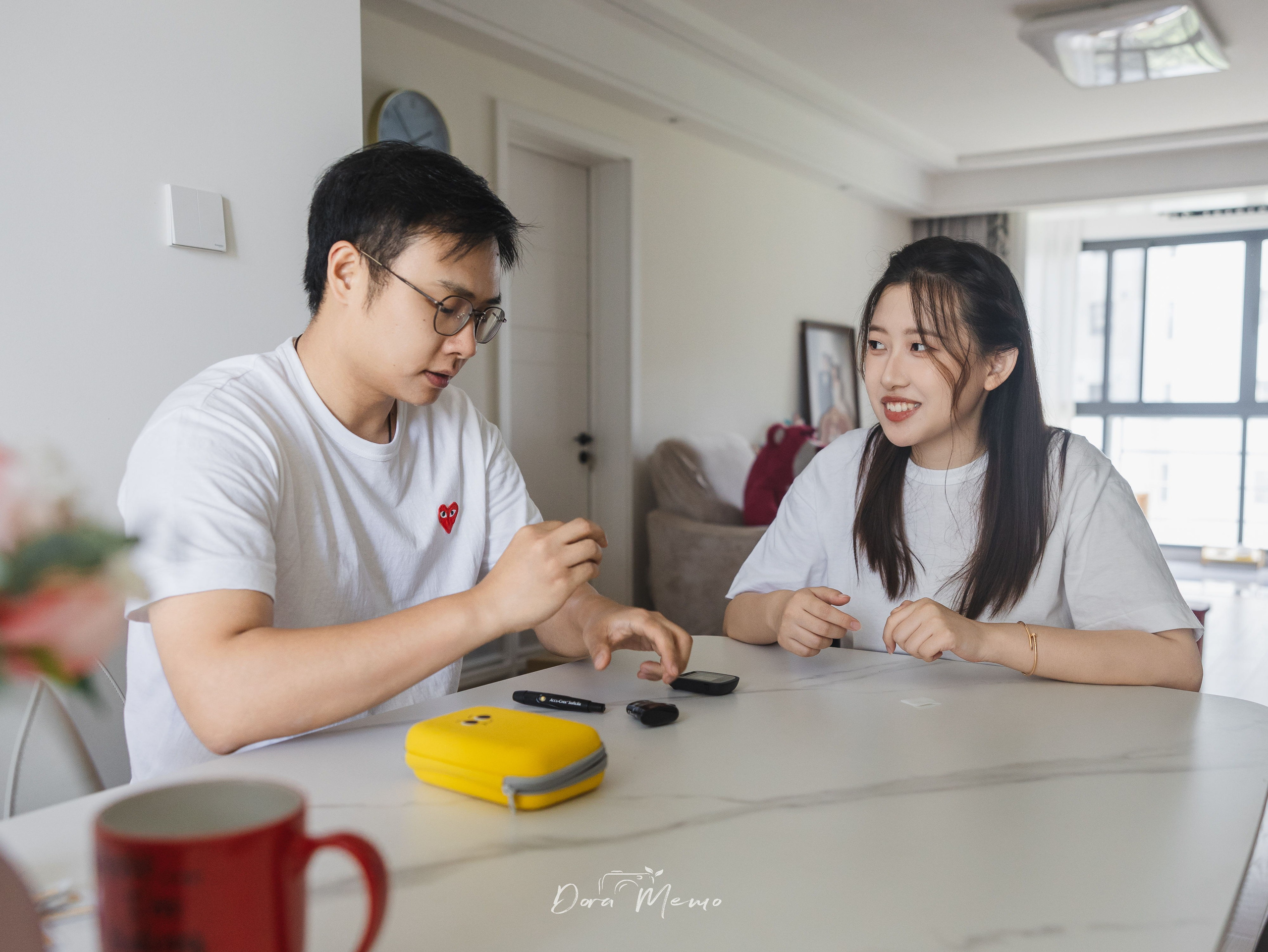 Shanghai Maternity Photographer — At-Home Pregnancy Photos with Cats