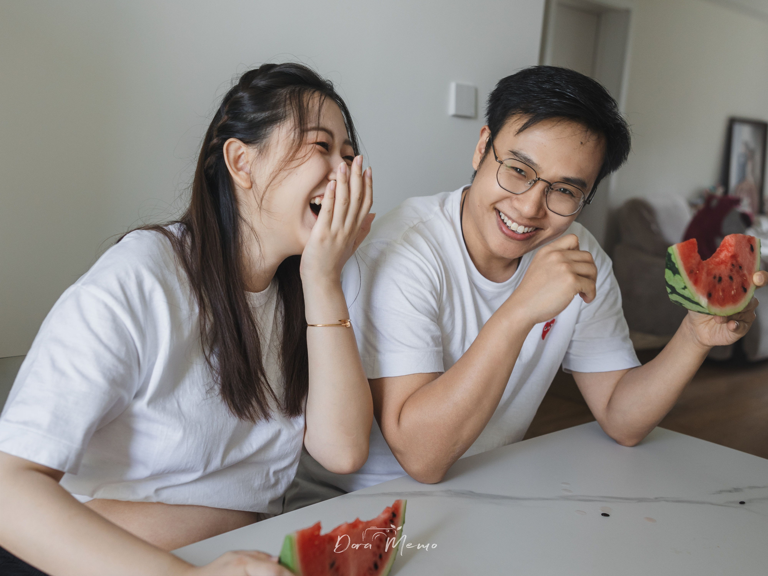 Shanghai Maternity Photographer — At-Home Pregnancy Photos with Cats