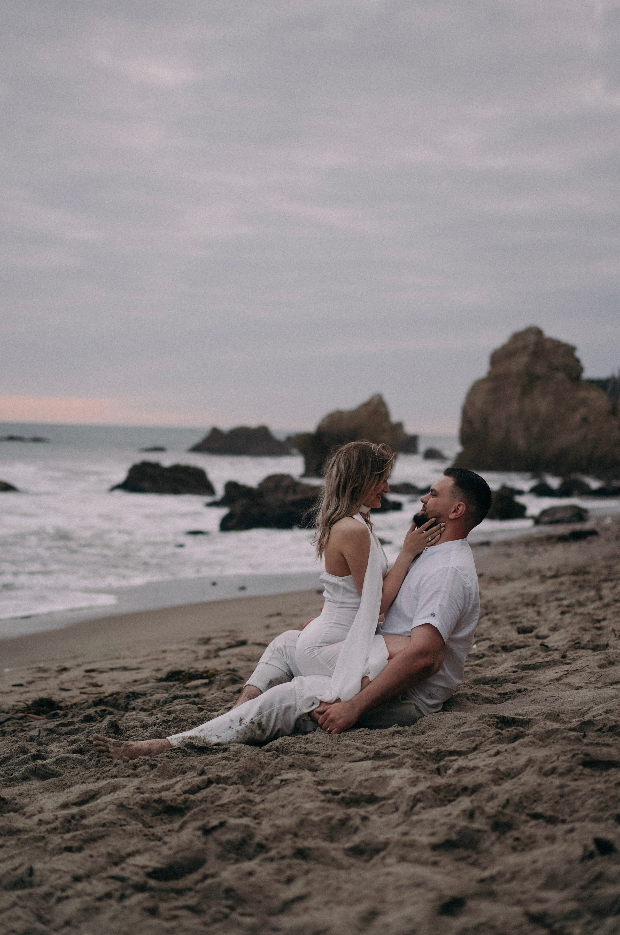 Love story photoshoot. Engagement photoshoot. Couple photoshoot. Malibu. Family photoshoot, Get away photoshoot in California. Beautiful love story photoshoot.