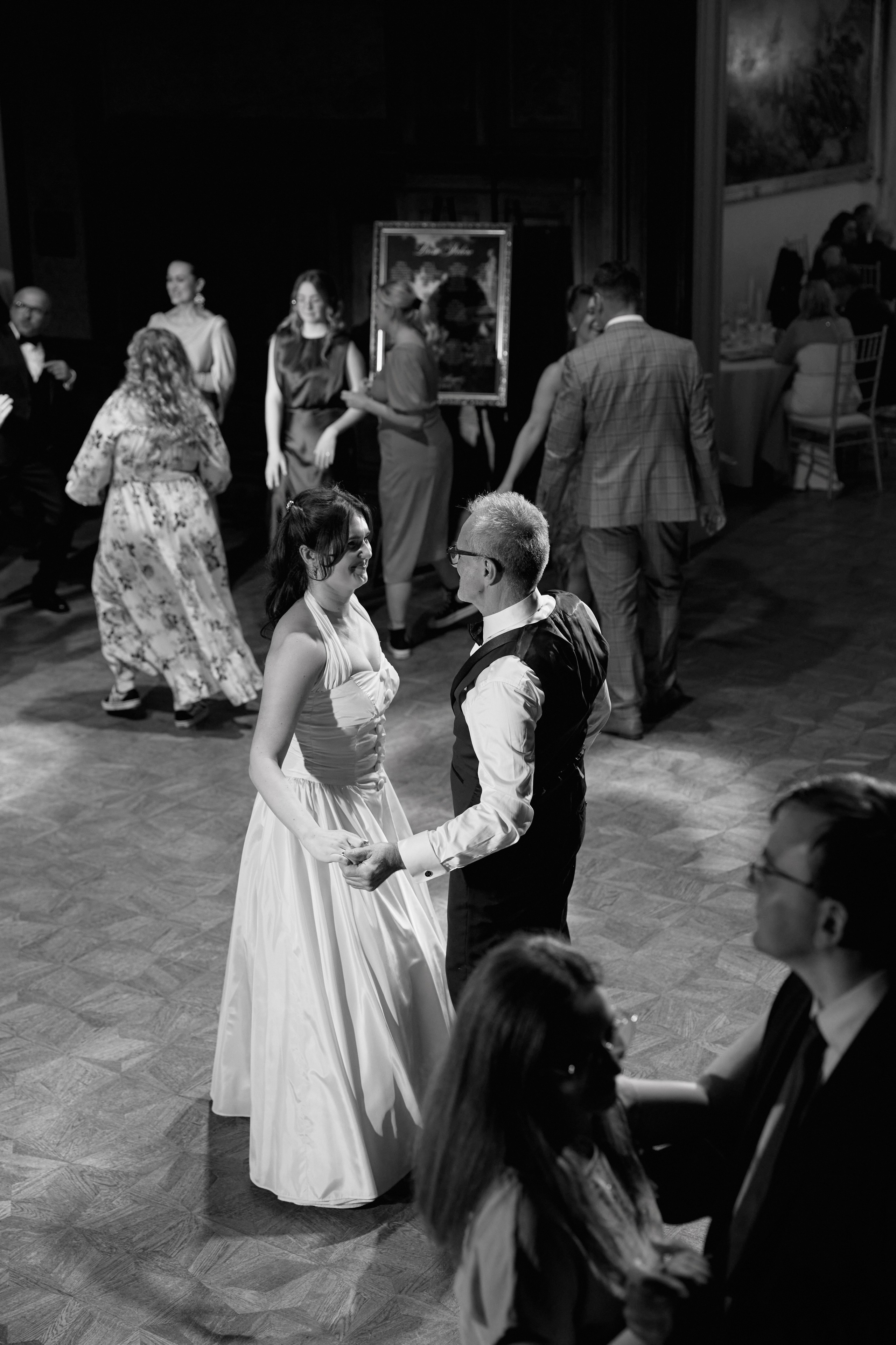 Wiktoria & Kacper. Pałac Goetz. Fotograf ślubny i rodzinny w Krakowie Yana Klymova