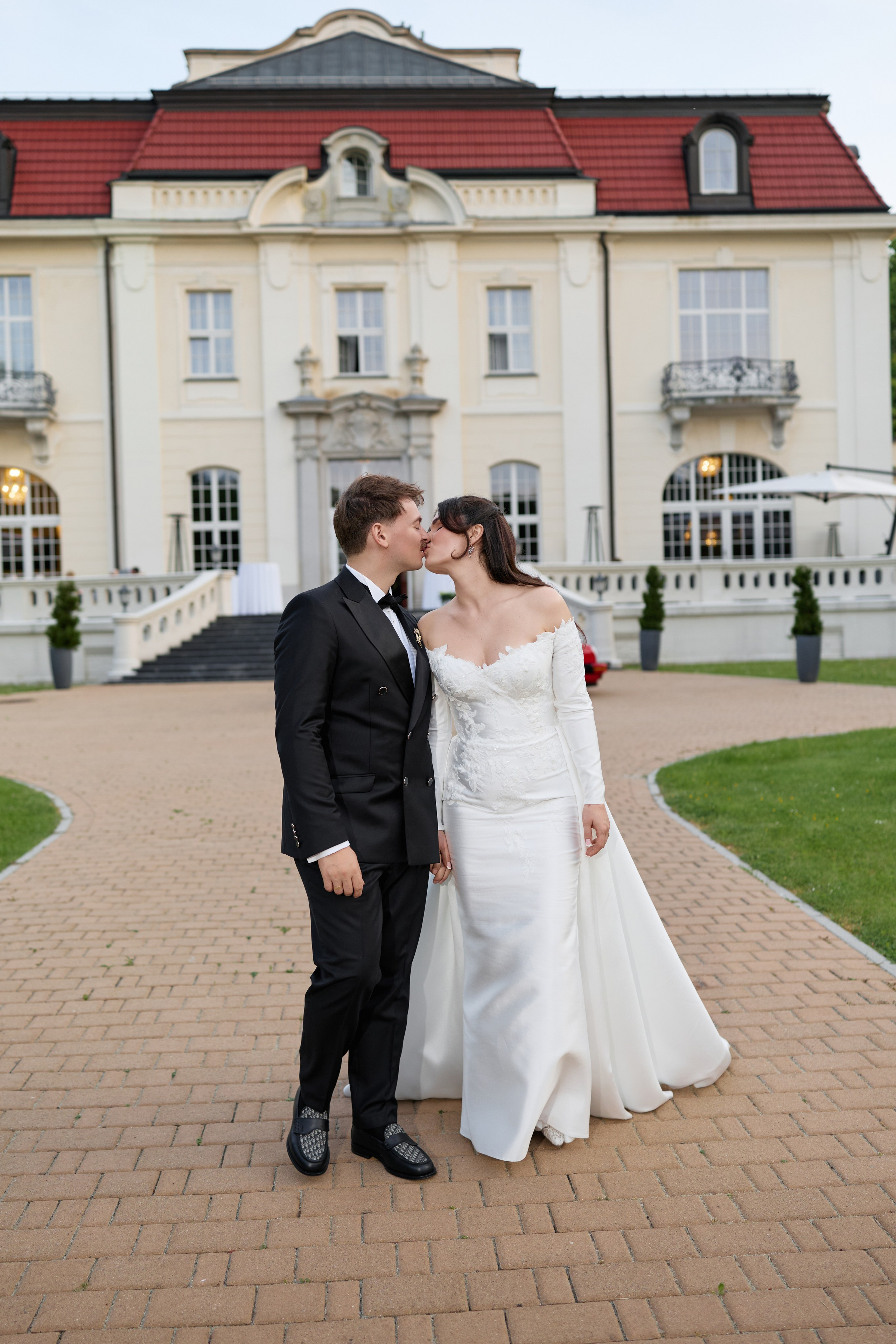 Wiktoria & Kacper. Pałac Goetz. Fotograf ślubny i rodzinny w Krakowie Yana Klymova