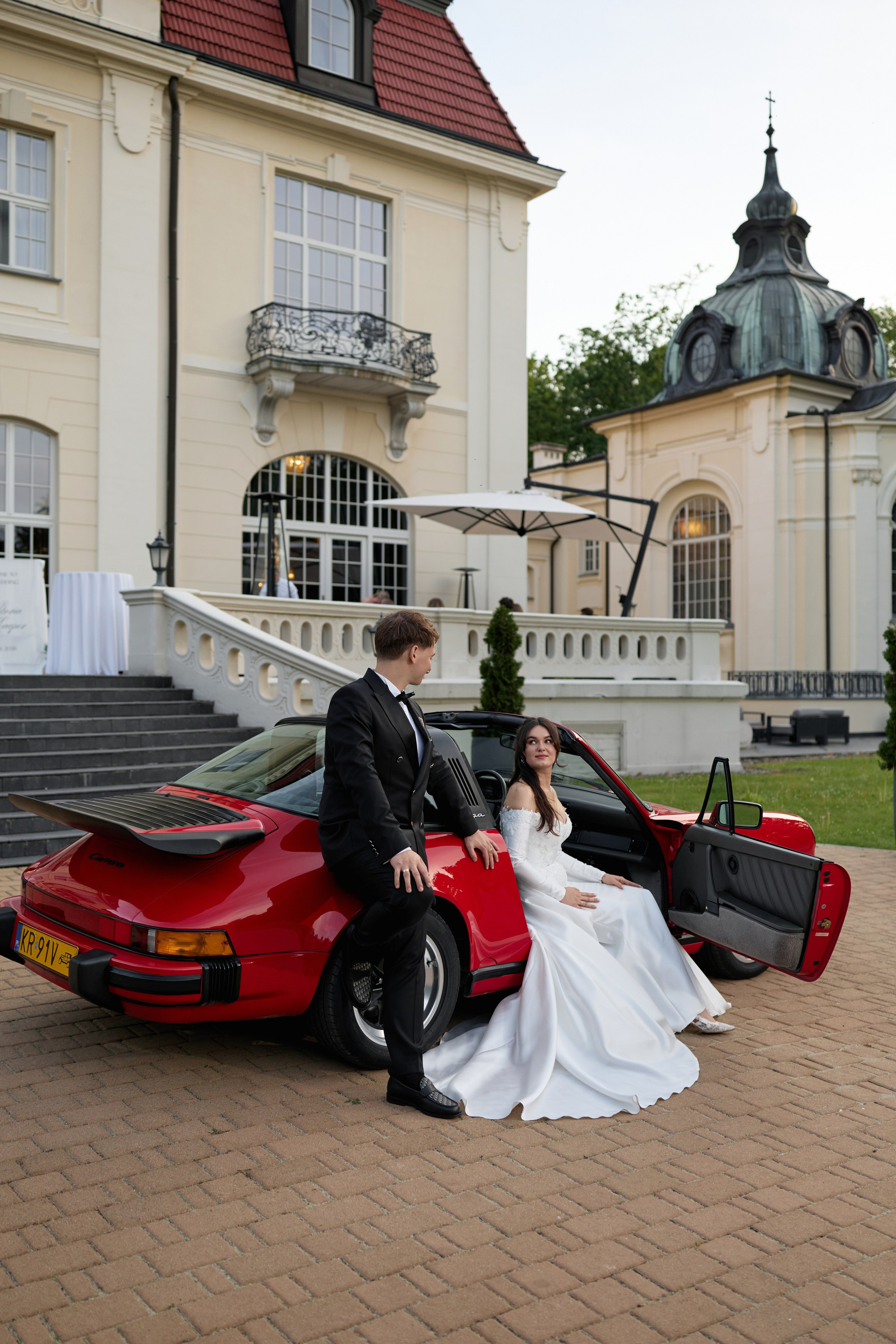 Wiktoria & Kacper. Pałac Goetz. Fotograf ślubny i rodzinny w Krakowie Yana Klymova