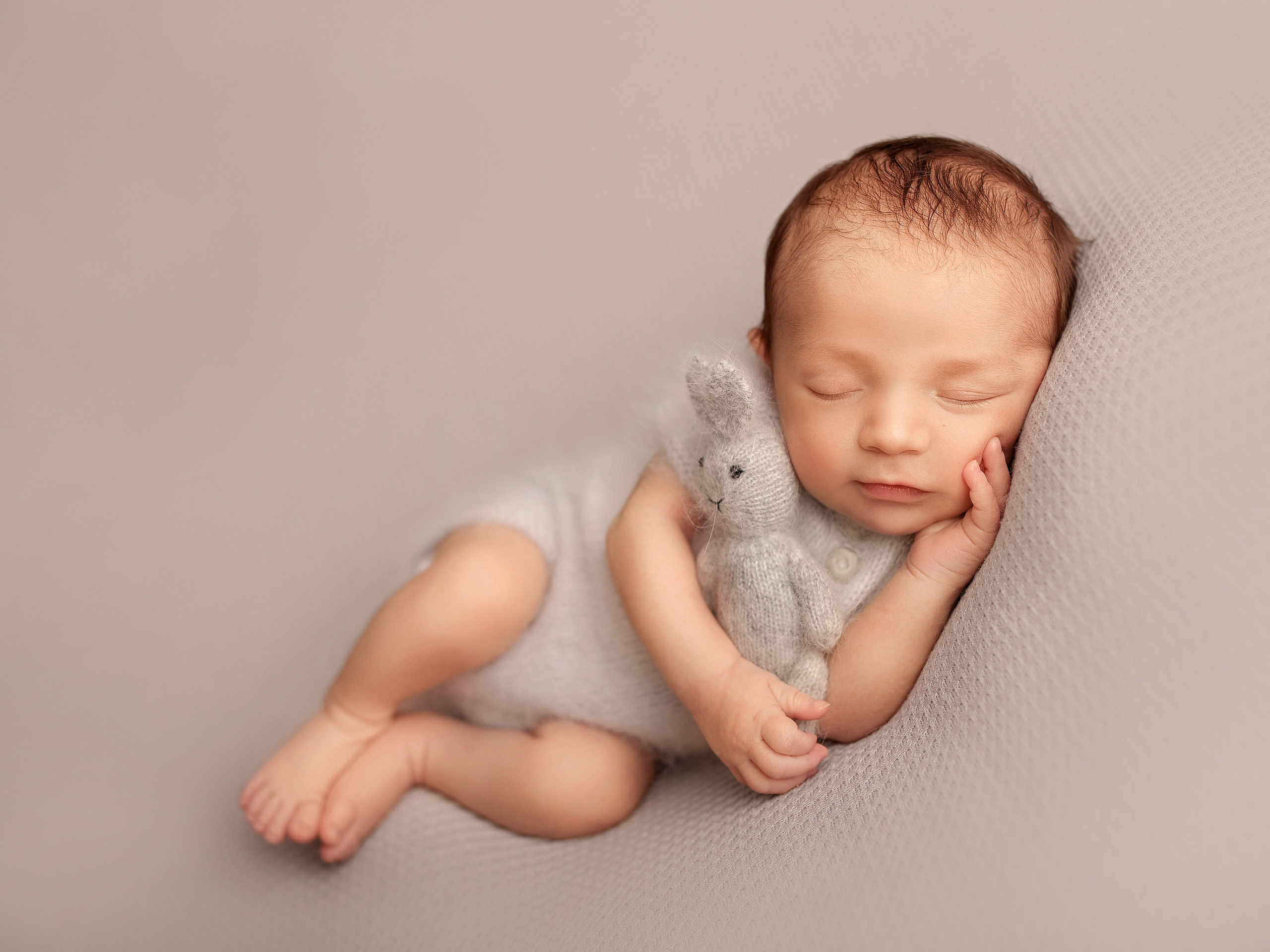 Newborn (Price). Familien- Fotografin in Marienhafe, Aurich, Emden, Norden, Leer