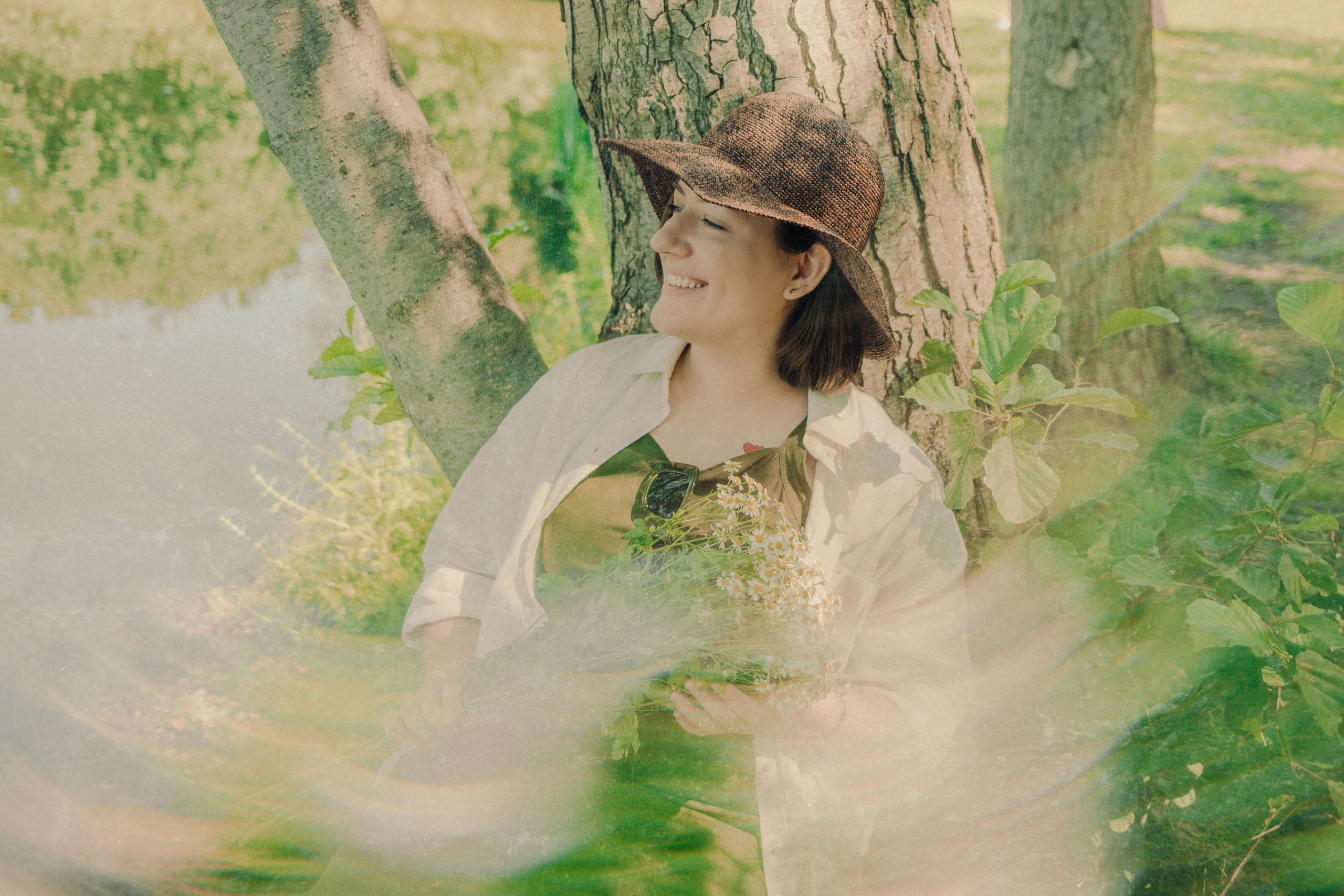 Girls Picnic on the lake. Professional Photographer in Berlin — Portraits, Love Story, Events, F