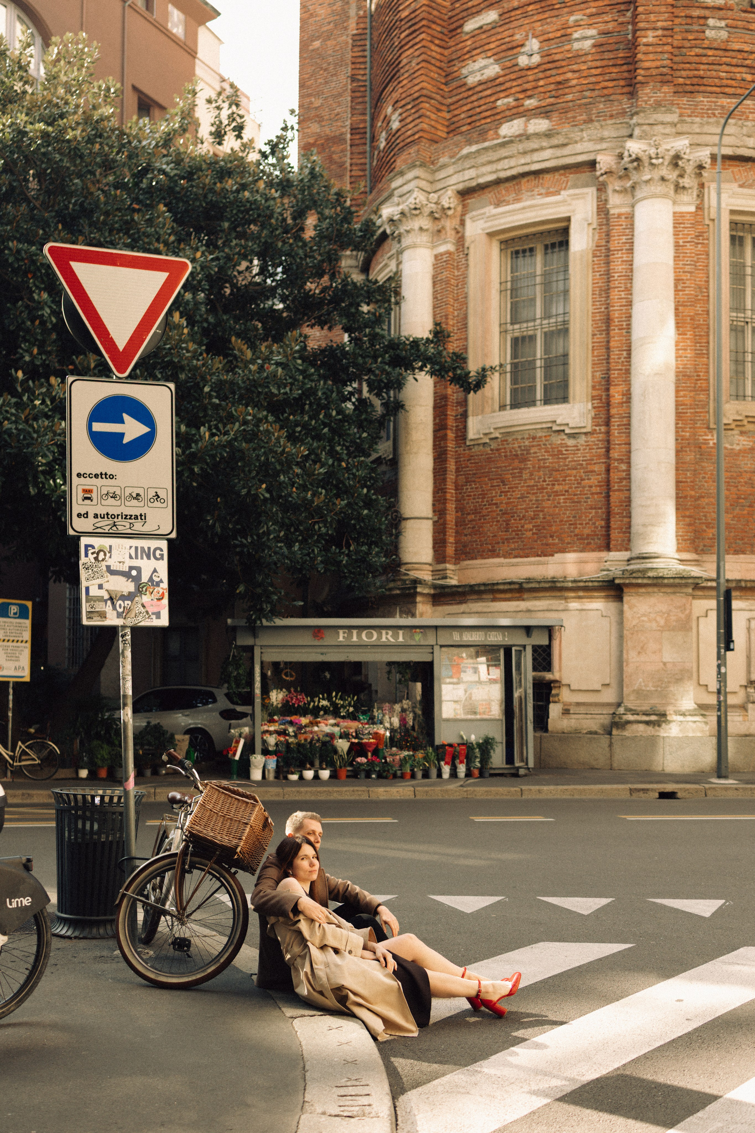 Couple enjoying the city’s architecture and lively atmosphere of Milan