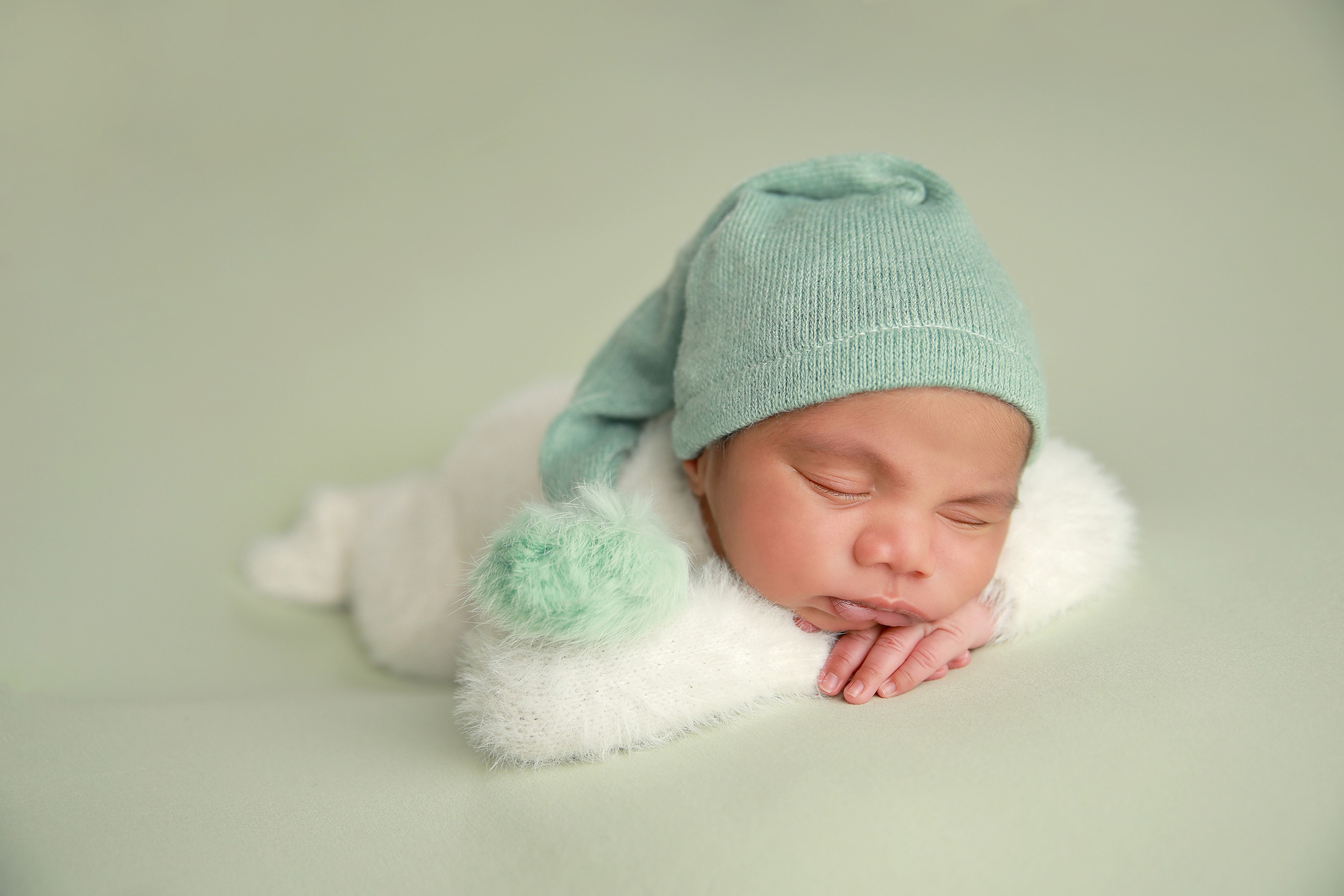 NEWBORN PHOTOGRAPHY. HOME