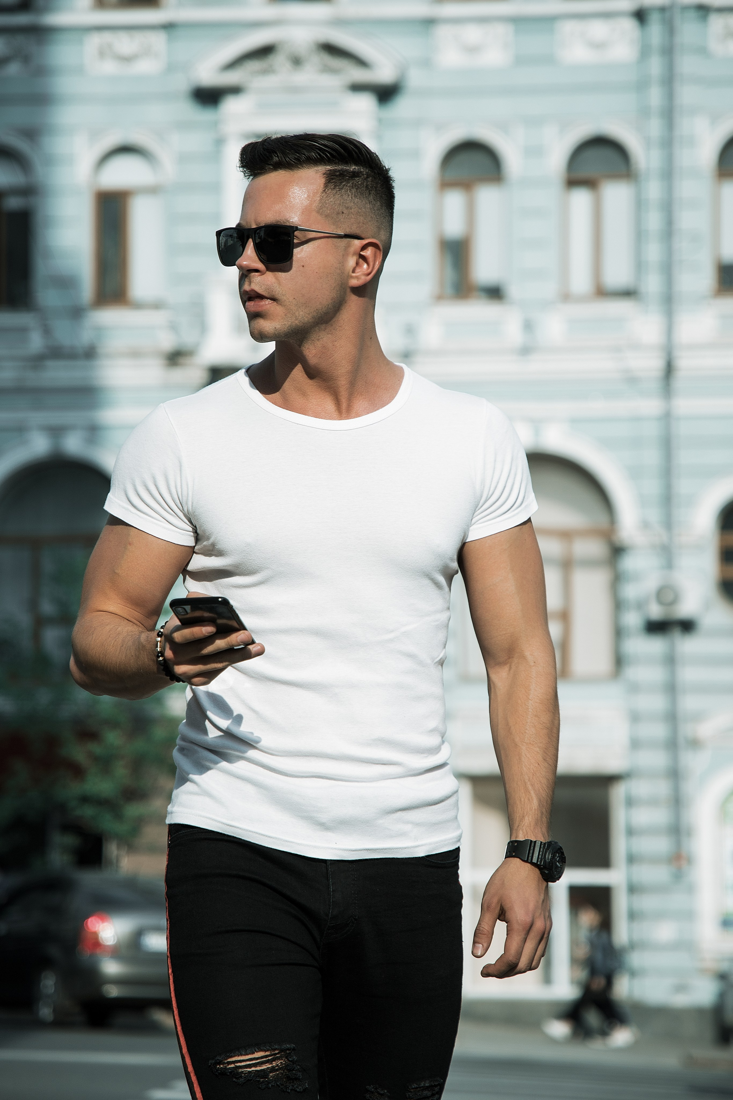 BUSINESS PORTRAIT. Photo and video production. Editing & retouching services. Training