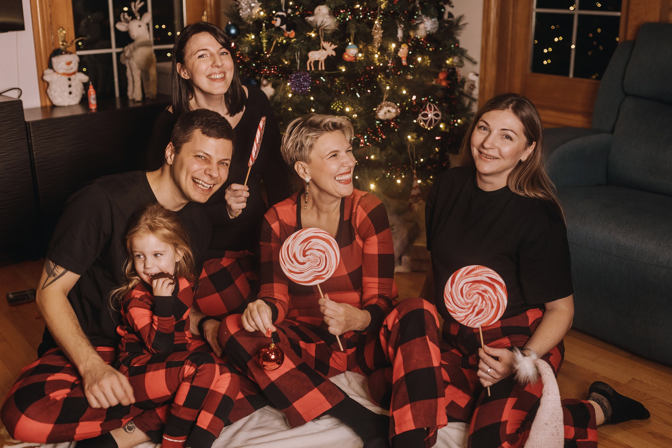 25.11.2023 Christmas Photoshoot 2. Wedding family event photographer in Chicago Nick Yushevich