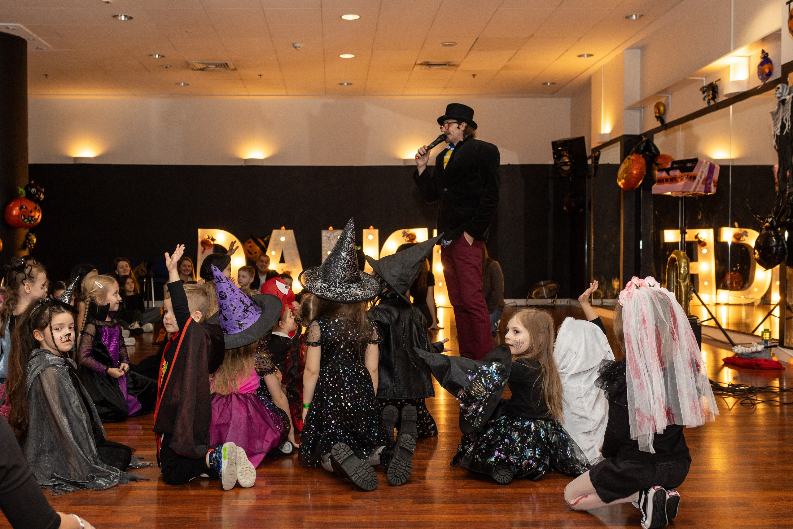 Leo dance studio Helloween 2025. Семейный и детский фотограф в Варшаве Мила Бобровская