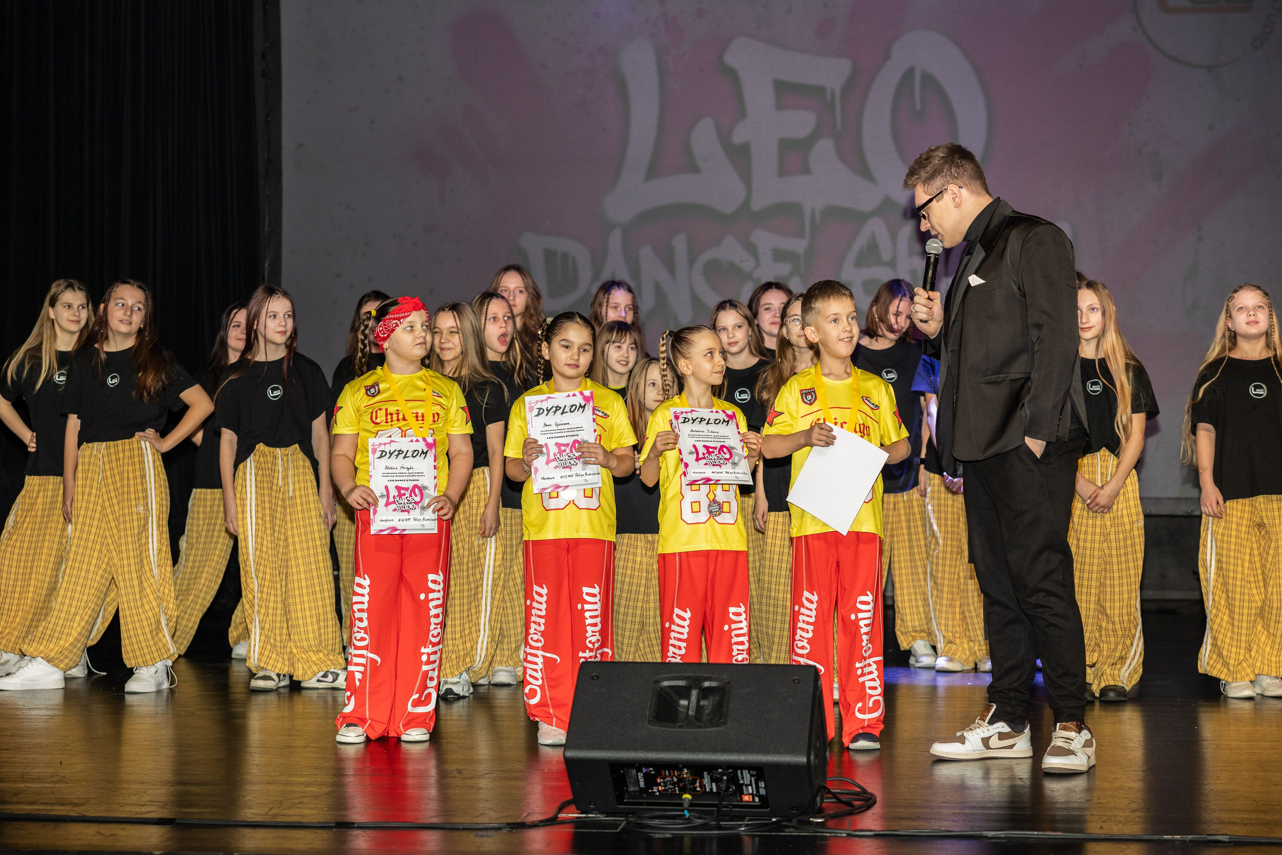 LEO DANCE SHOW WINTER 2025. Семейный и детский фотограф в Варшаве Мила Бобровская
