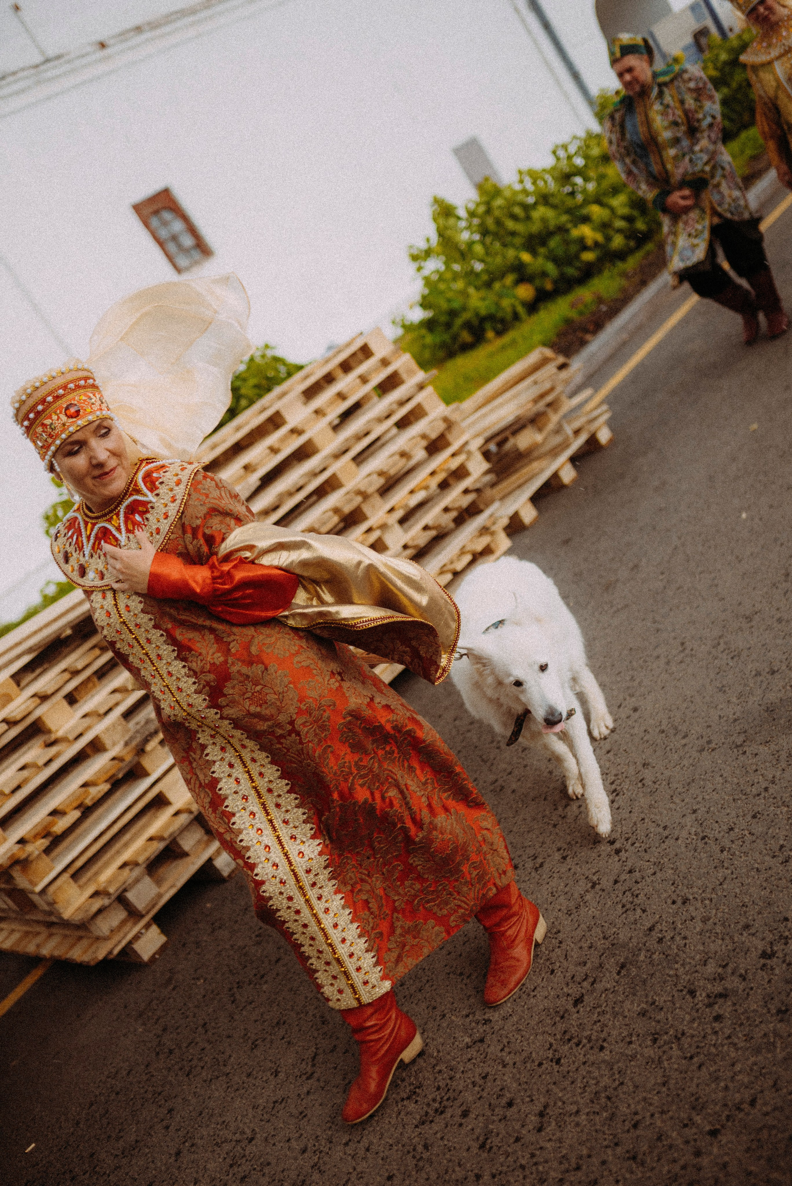 2024. Стрит-фотография, полная абсурда, идиотизма и красоты