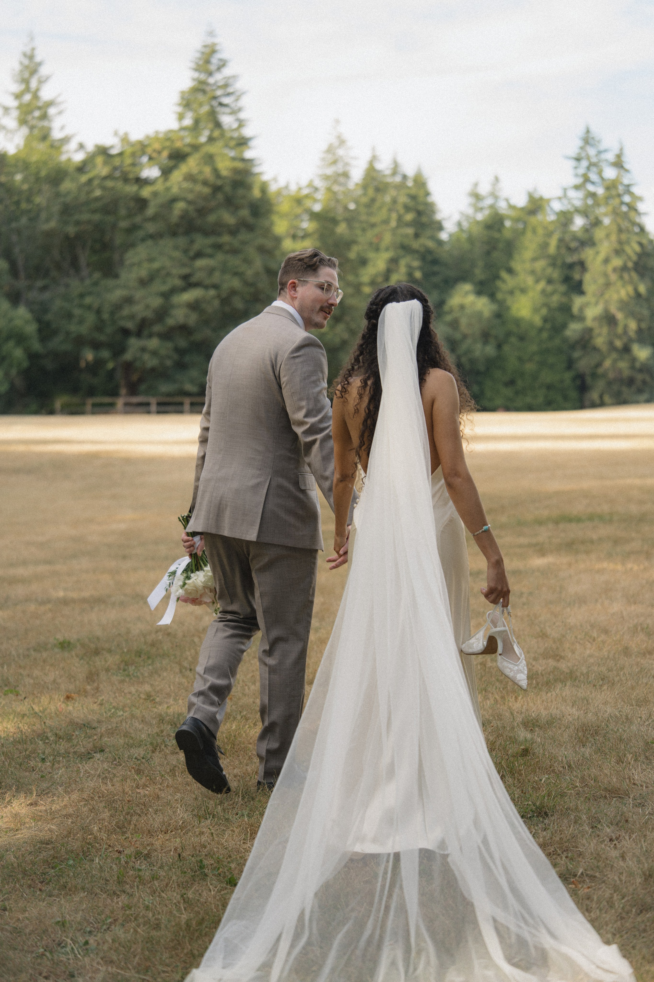 Tim and Ana | Courthouse wedding. Photographer in Washington Sophia D