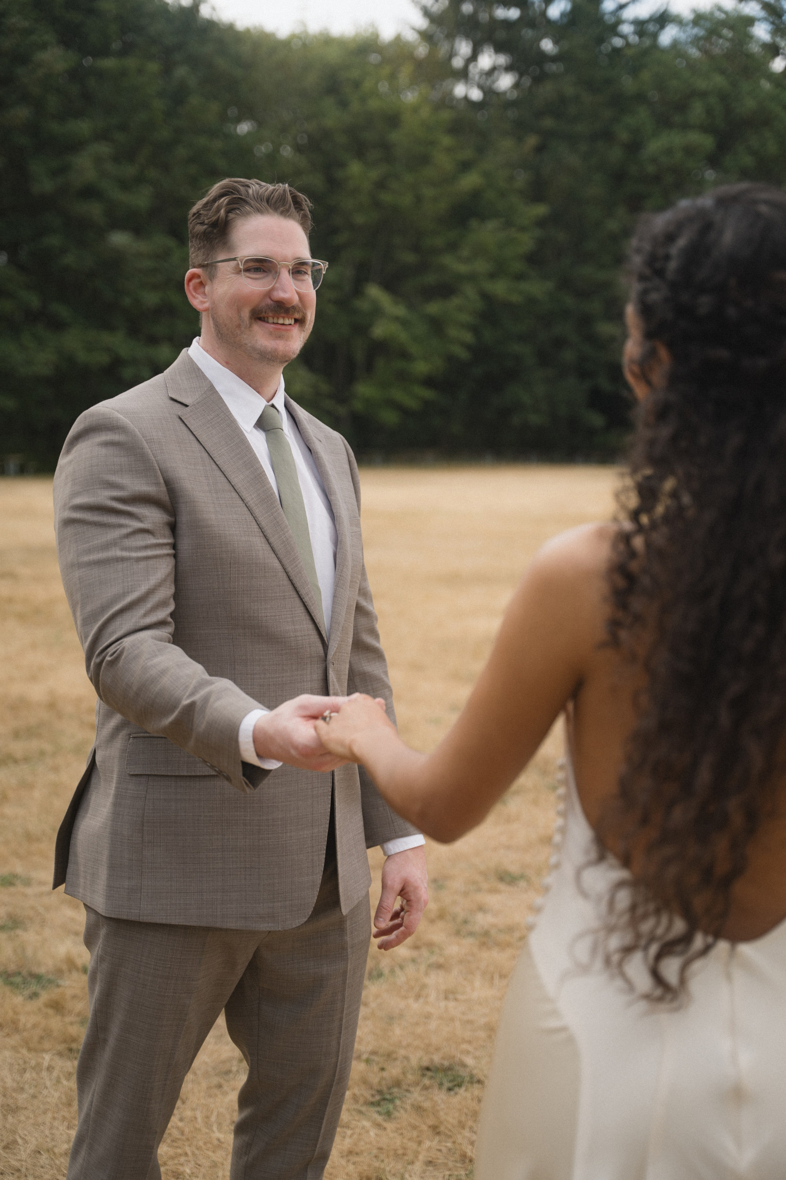 Tim and Ana | Courthouse wedding. Photographer in Washington Sophia D