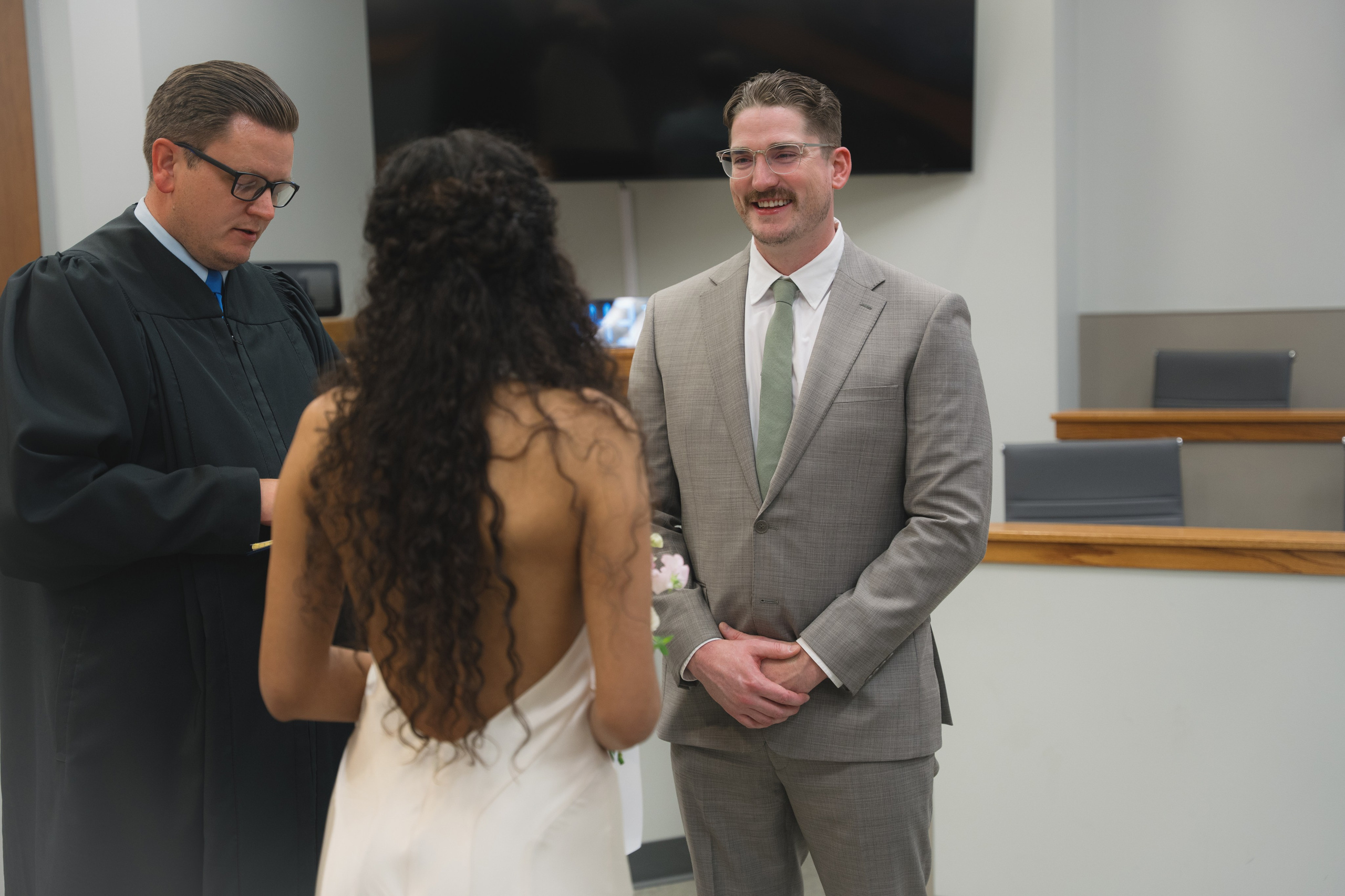 Tim and Ana | Courthouse wedding. Photographer in Washington Sophia D