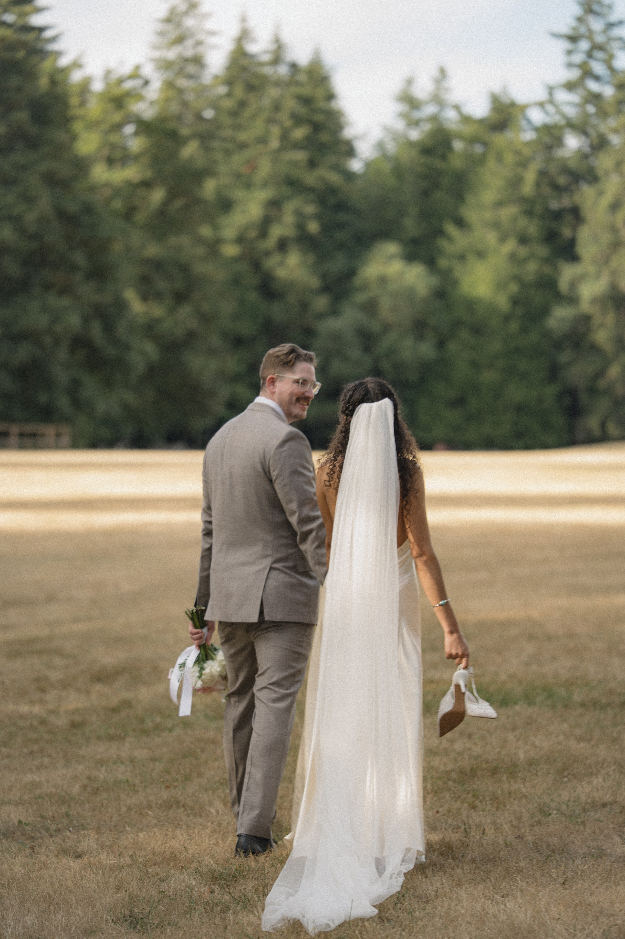 Tim and Ana | Courthouse wedding. Photographer in Washington Sophia D