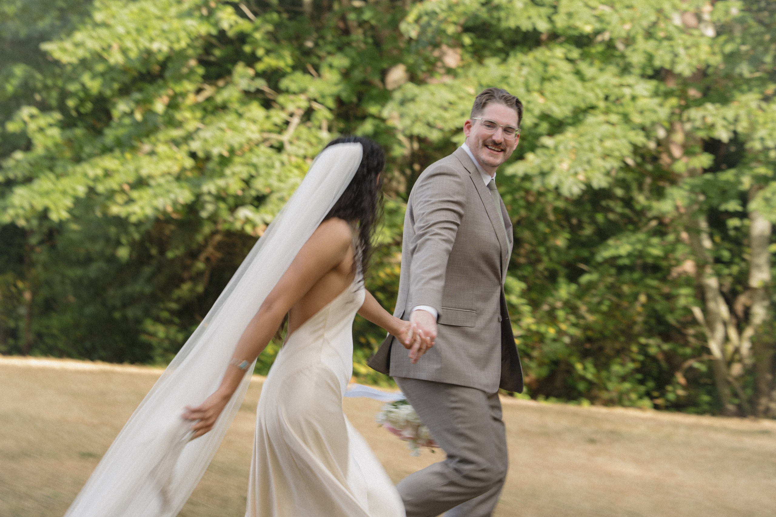 Tim and Ana | Courthouse wedding. Photographer in Washington Sophia D
