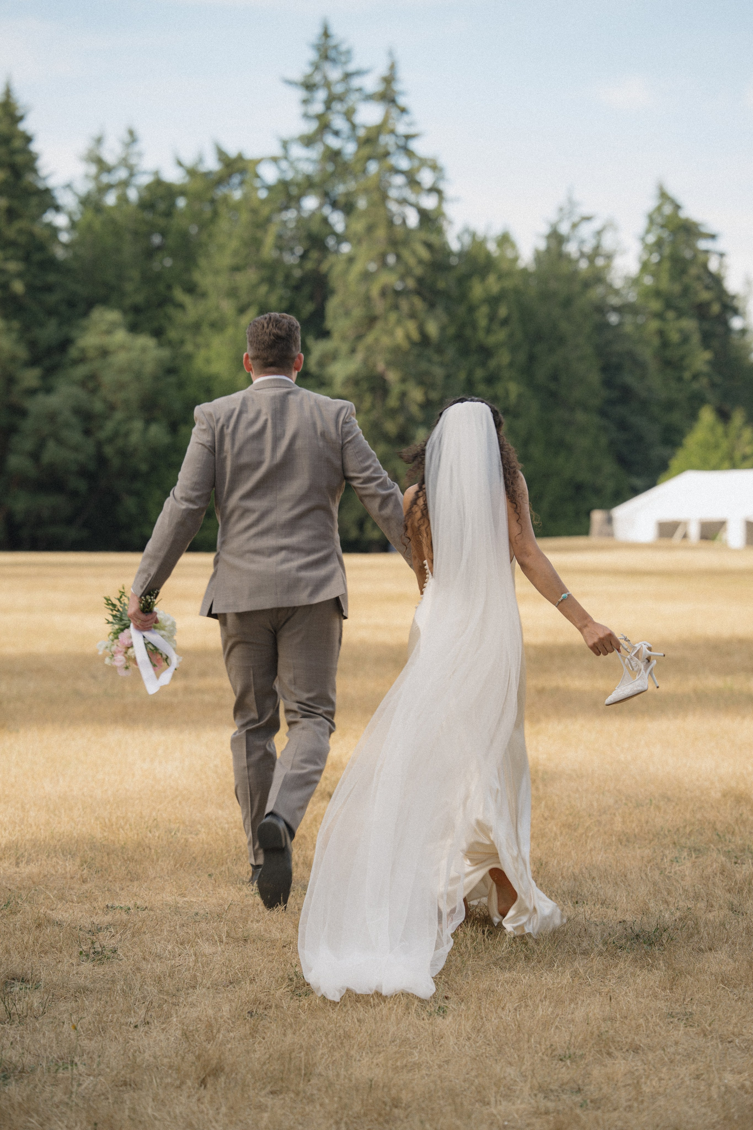 Tim and Ana | Courthouse wedding. Photographer in Washington Sophia D