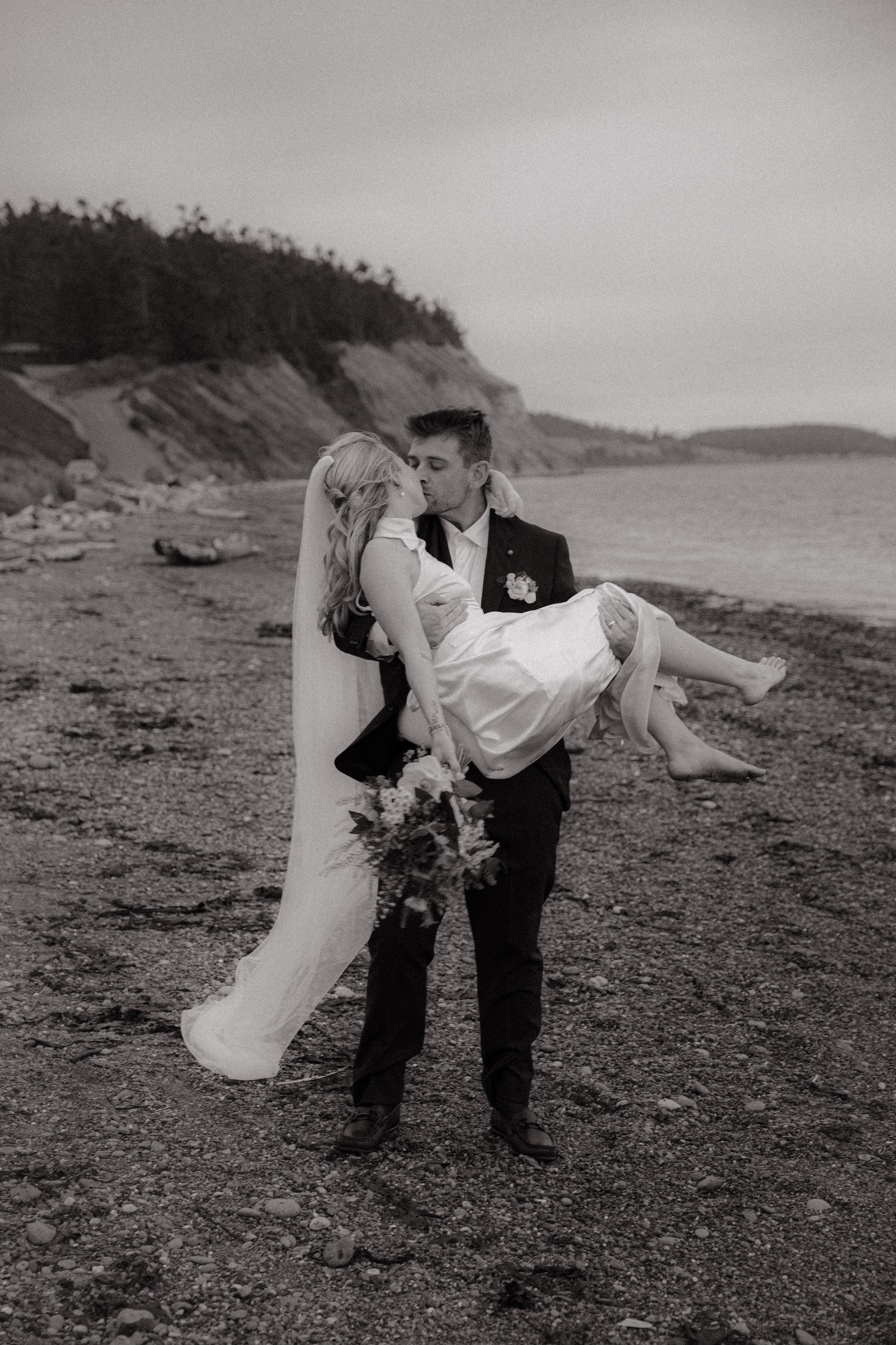 Cherilynn and Thomas | Courthouse wedding. Photographer in Washington Sophia D