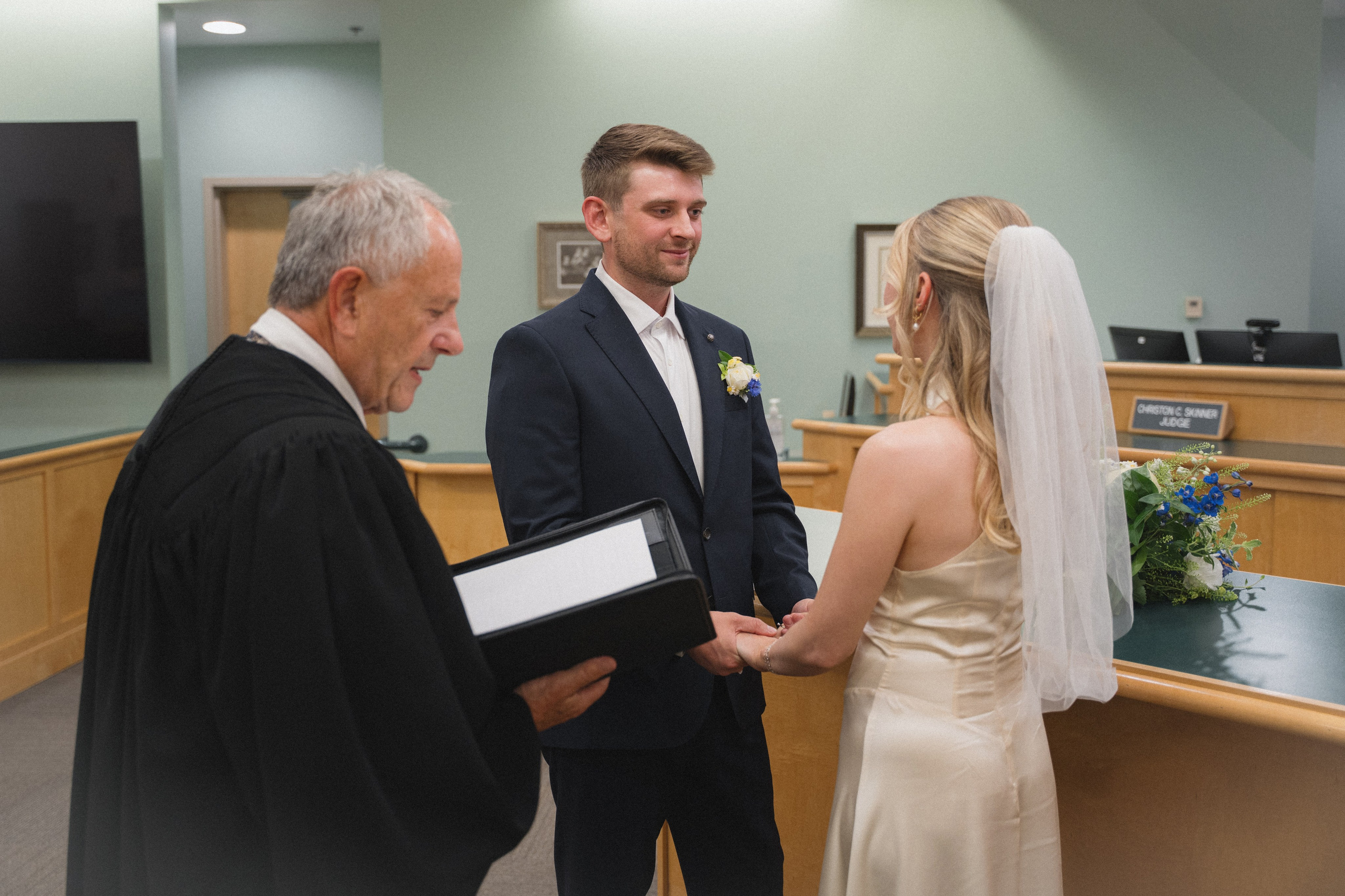 Cherilynn and Thomas | Courthouse wedding. Photographer in Washington Sophia D