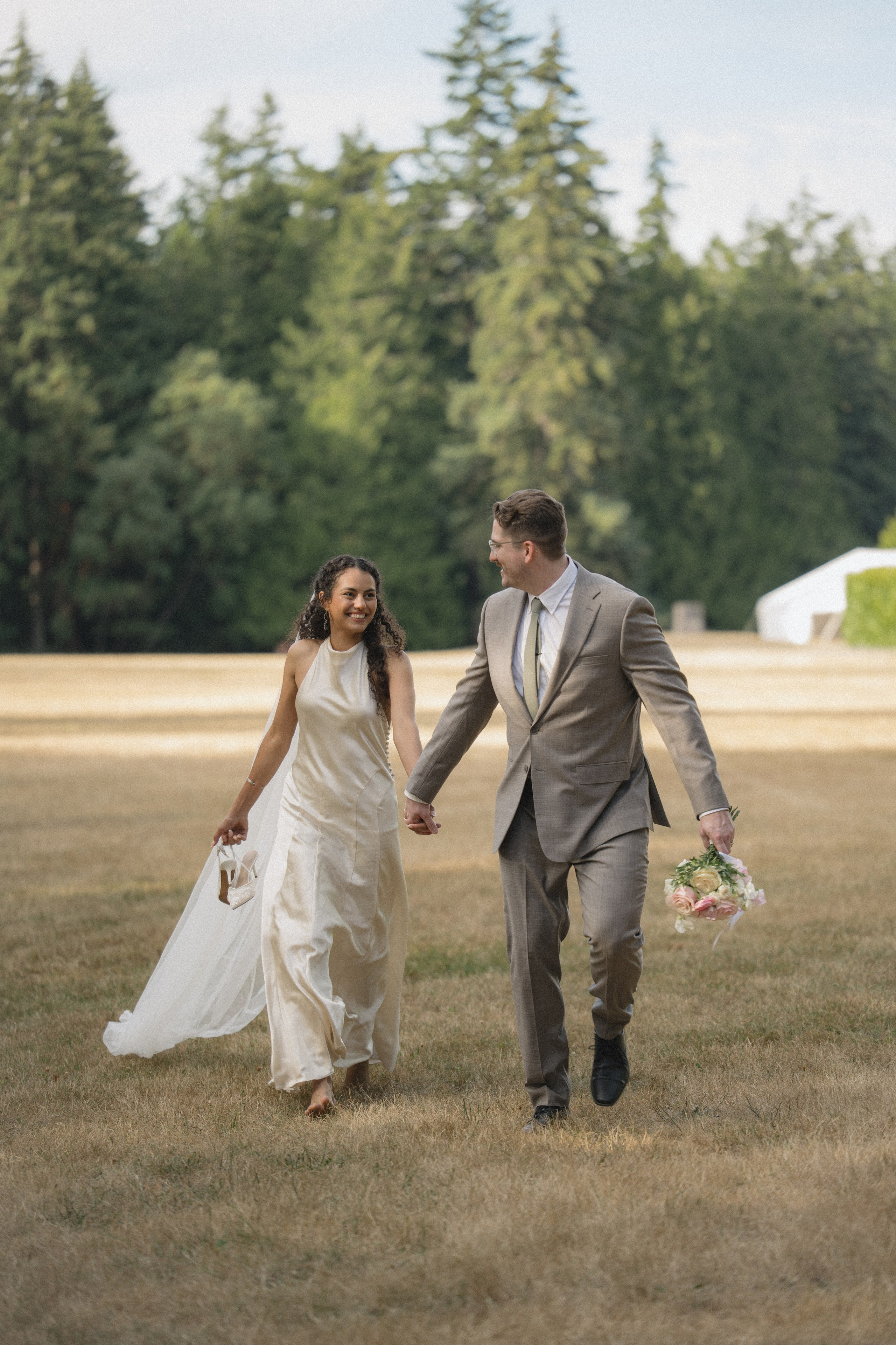 Tim and Ana | Courthouse wedding. Photographer in Washington Sophia D