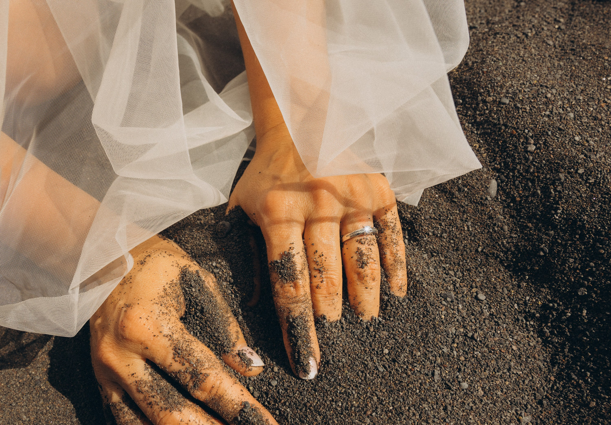 Professional photography by Tatiana Kondratenko, specializing in pre-wedding and couple sessions.