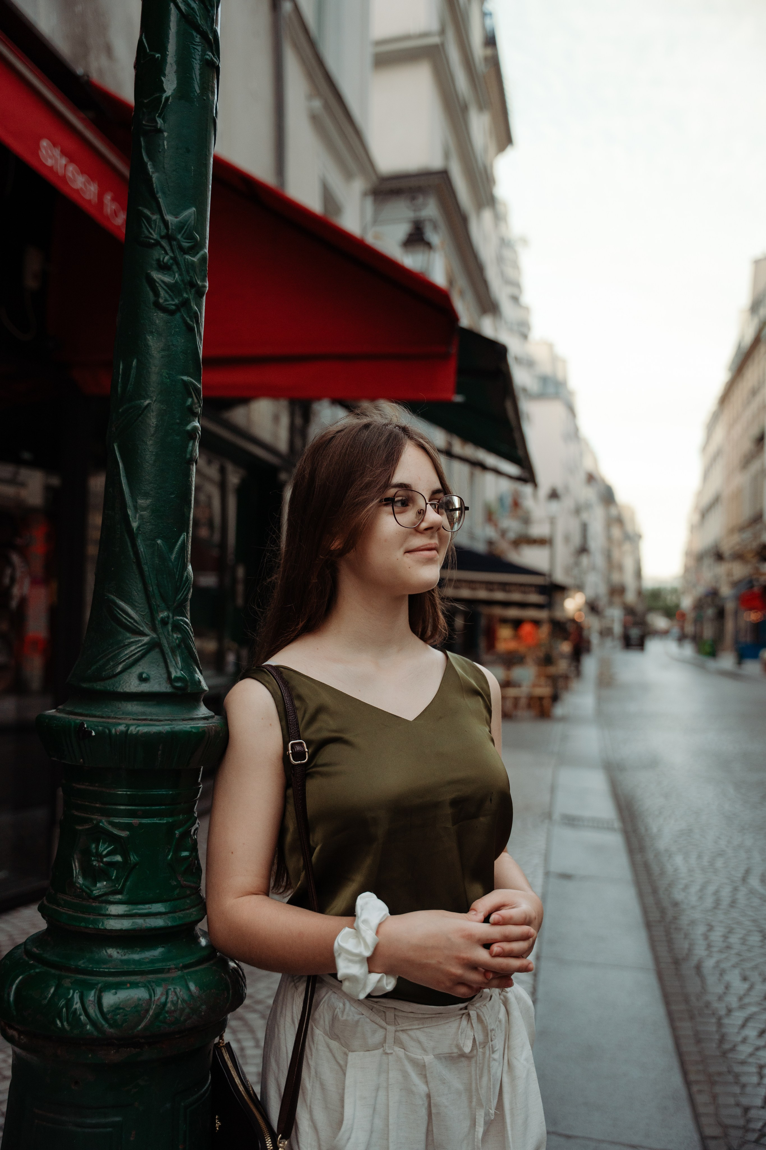Family walk through the morning Paris. Фотограф в Париже Полина Осипова