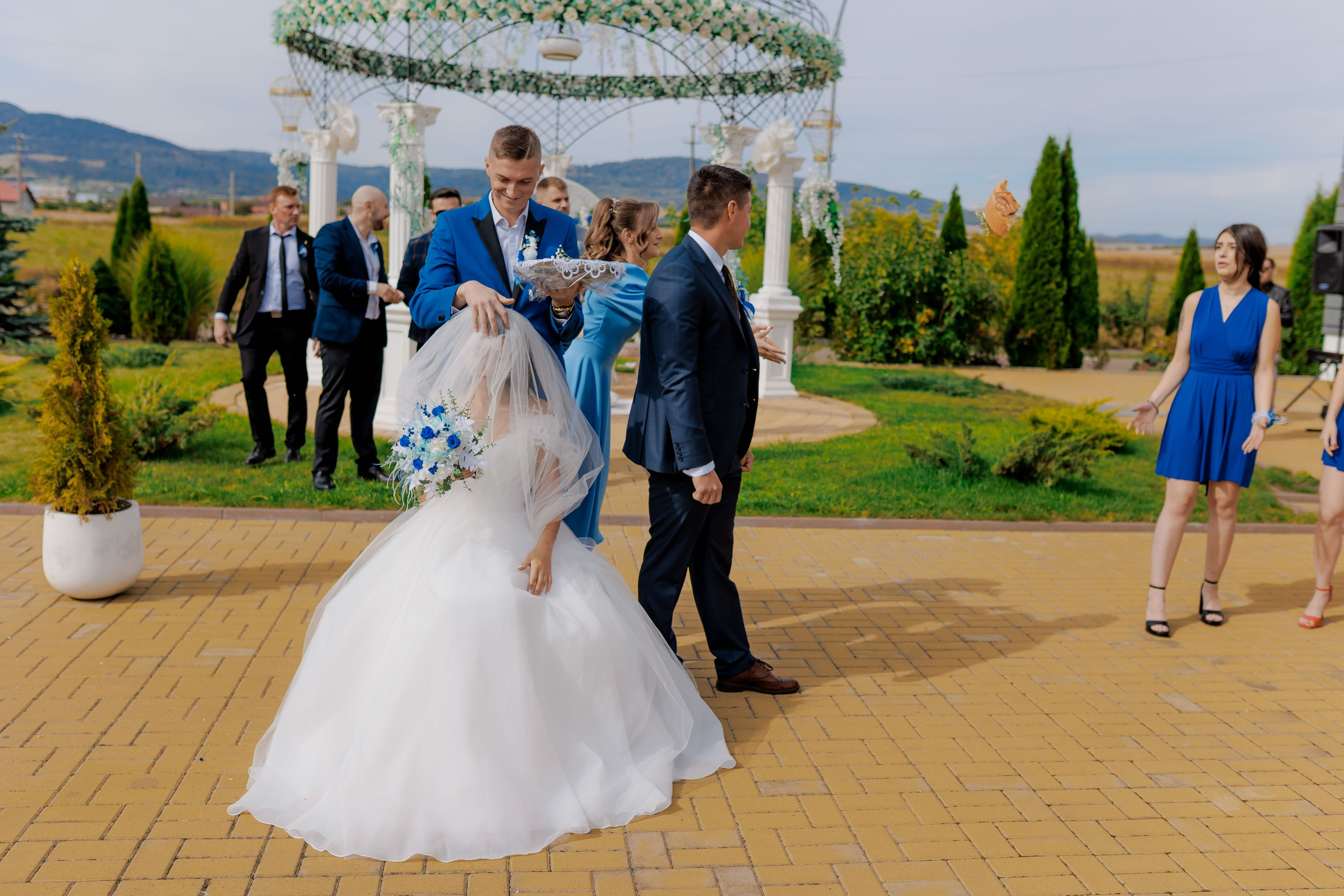 Loredana & Emilian – Ziua Nunții | Videografie - fotografie Botez Suceava, Iași, Botoșani. Servicii foto-video profesionale, pentru momente de neuitat