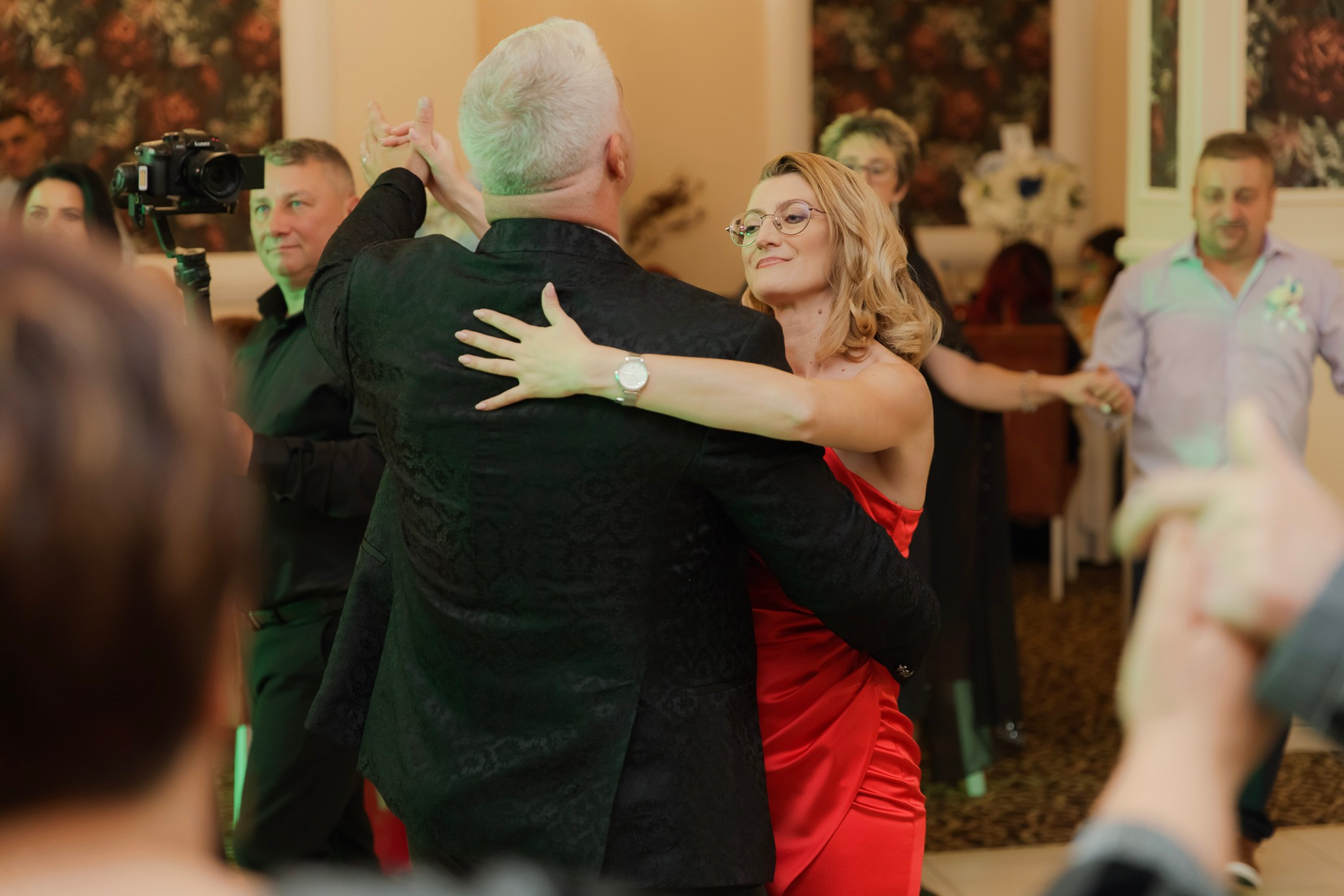 Mihai & Oana. Servicii foto-video profesionale, pentru momente de neuitat