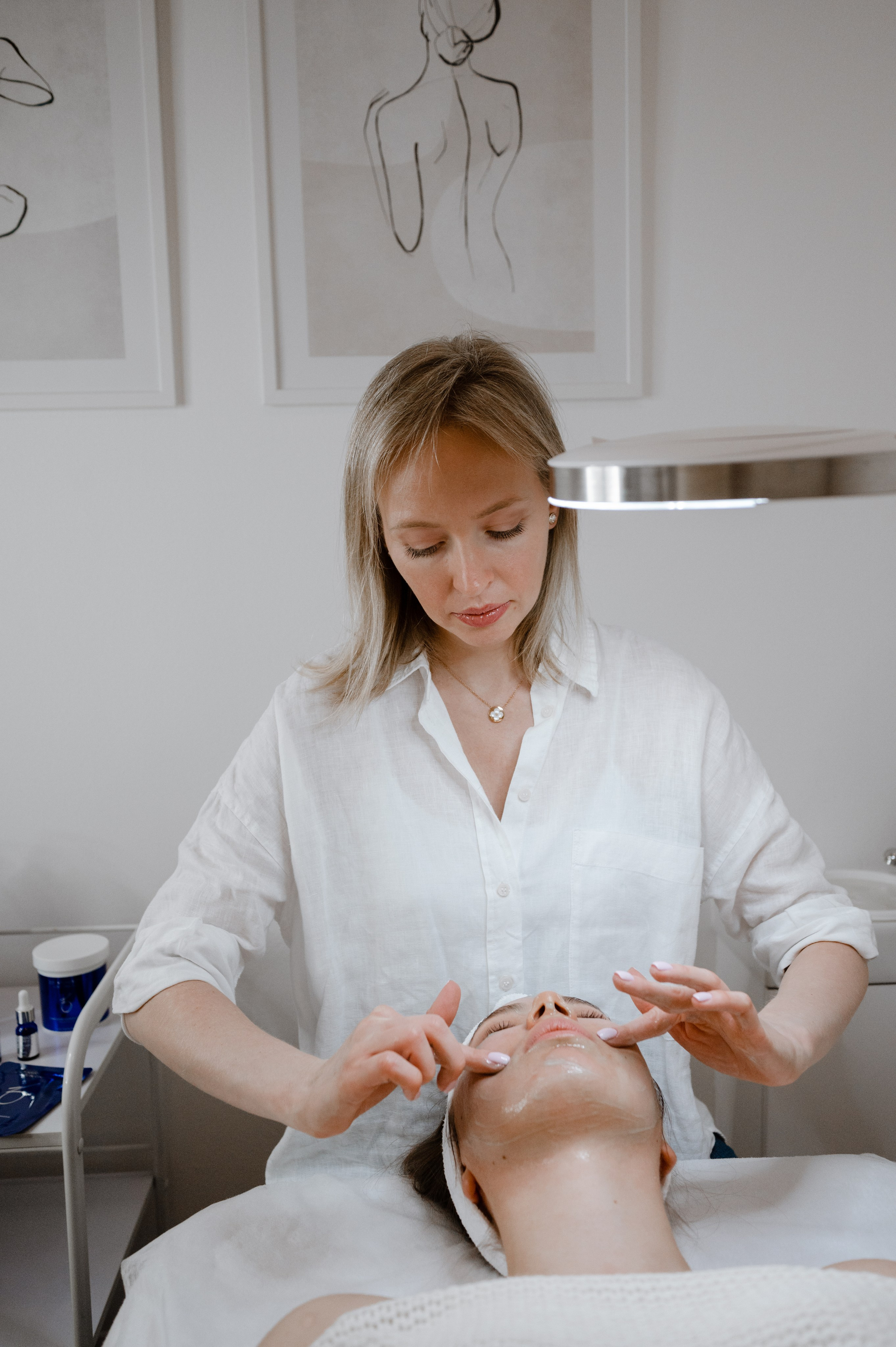 Astudio beauty studio in Prague. ANNA-MARIA PHOTO CONTENT CREATOR — фотограф, эстет, художник и визуальный эксперт в Instagram, работающий в Праге