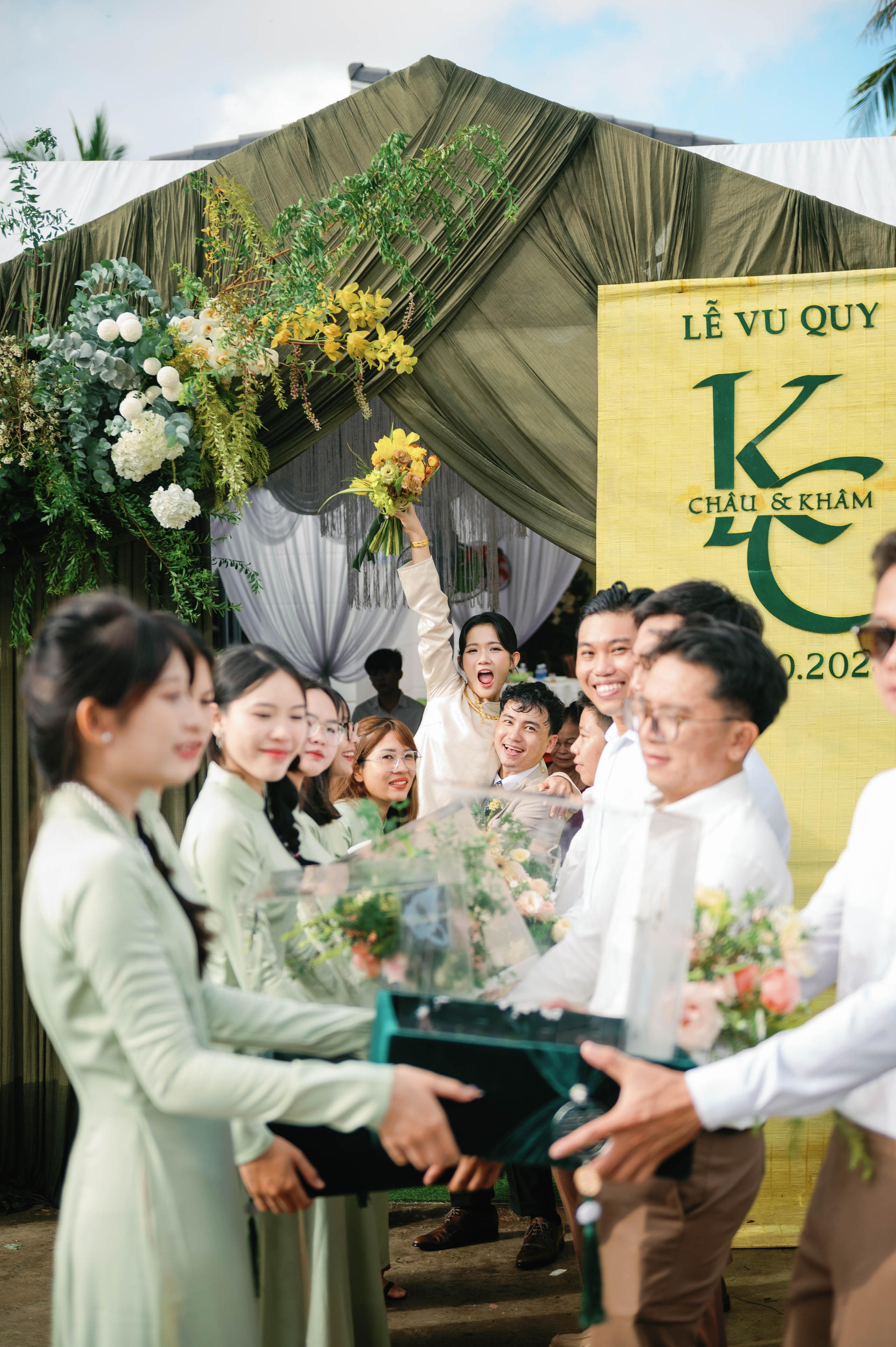 Khâm & Châu. Cam Images