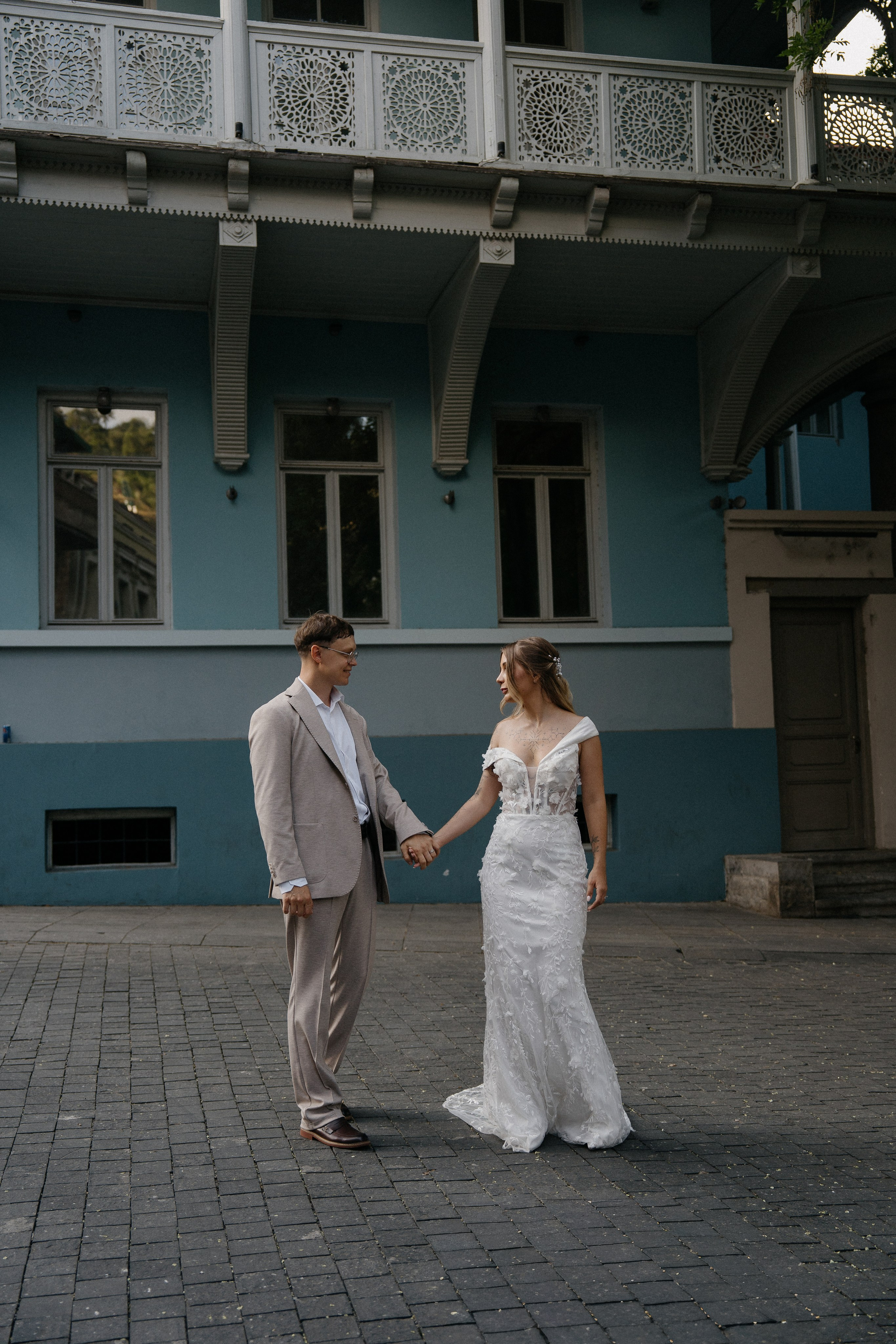 Between the houses. Photographer and travel-blogger Aleksandra Gritsenko
