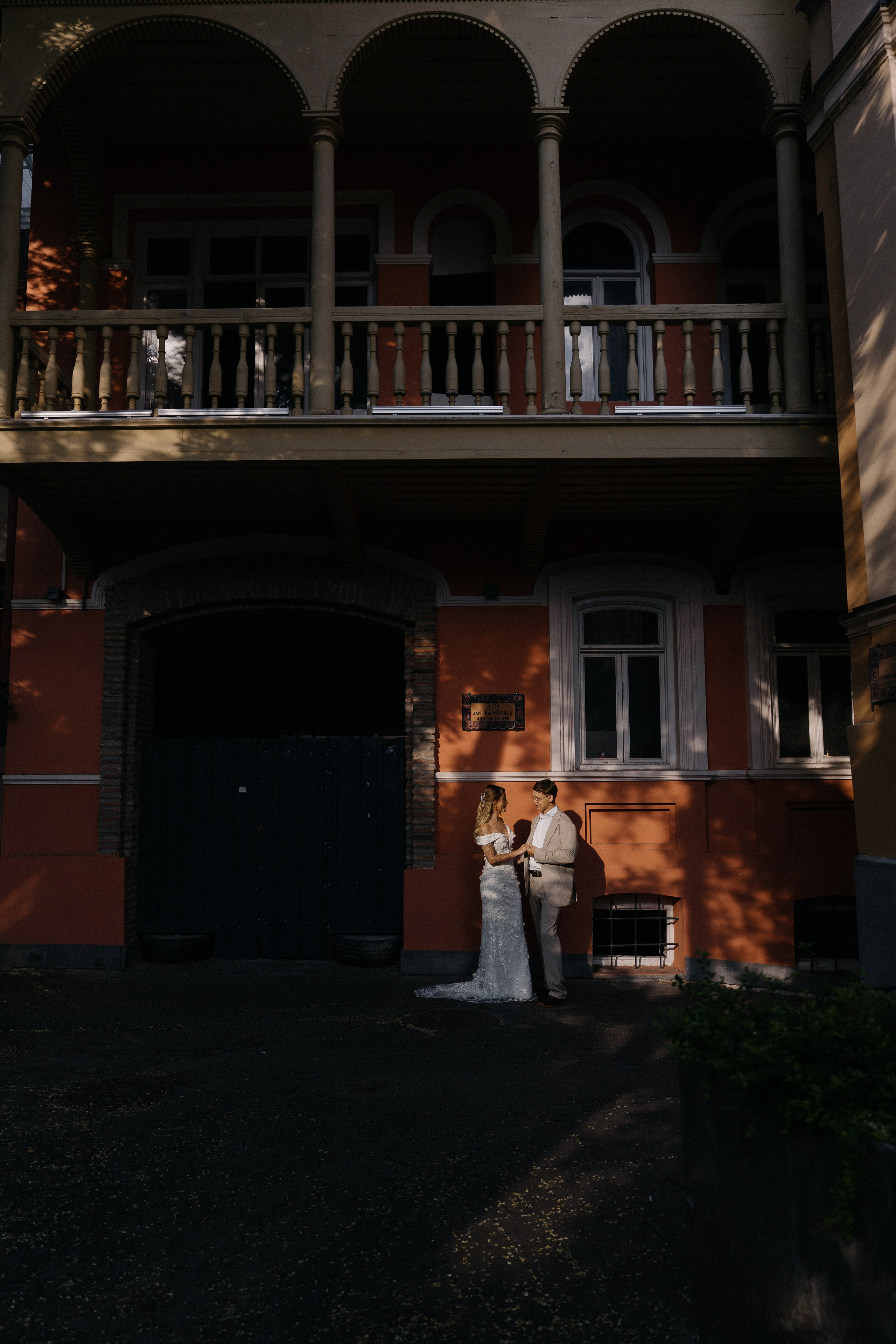 Between the houses. Photographer and travel-blogger Aleksandra Gritsenko