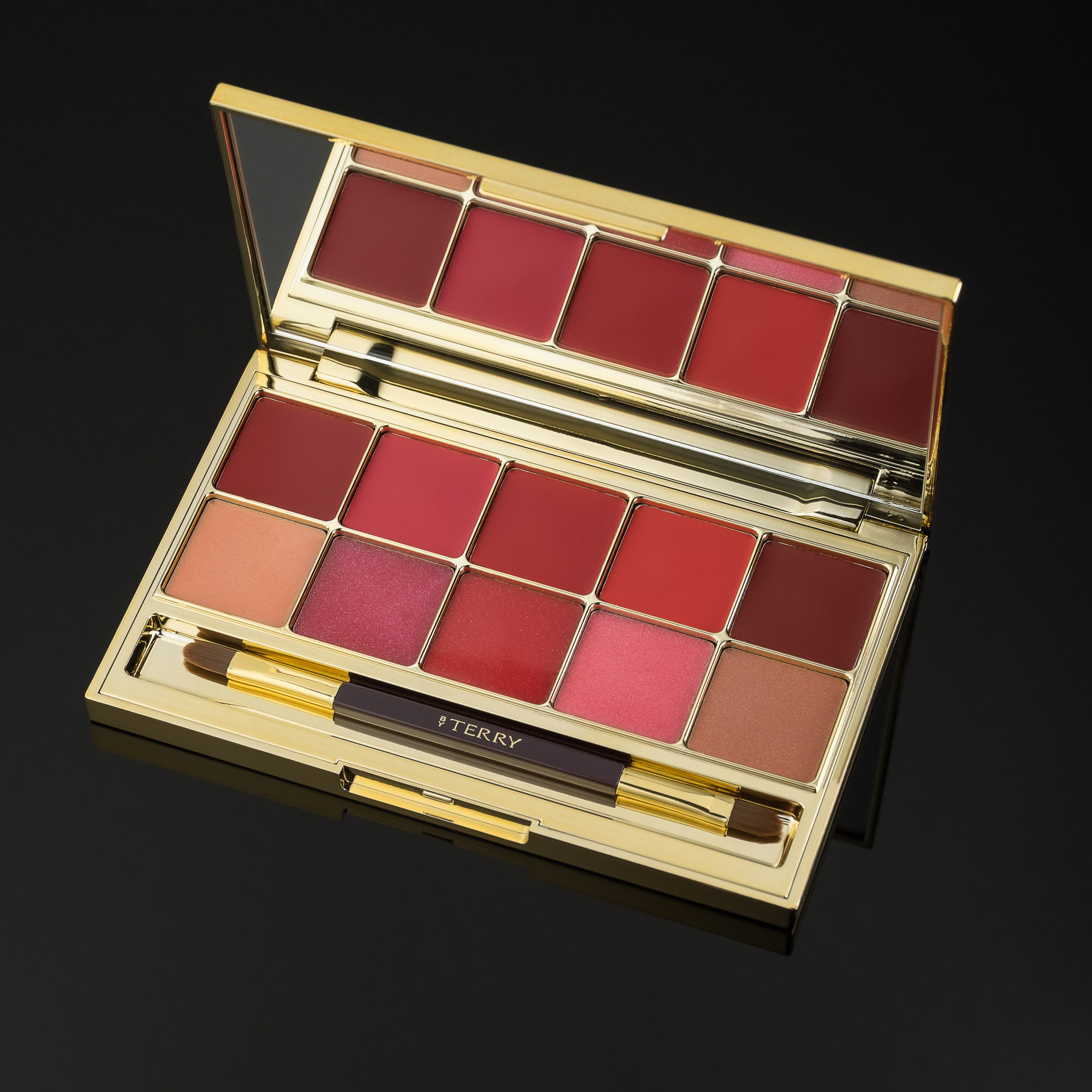 Advertising photographer in Europe. Iceland elopement photo and video | Nikolaichik Photo