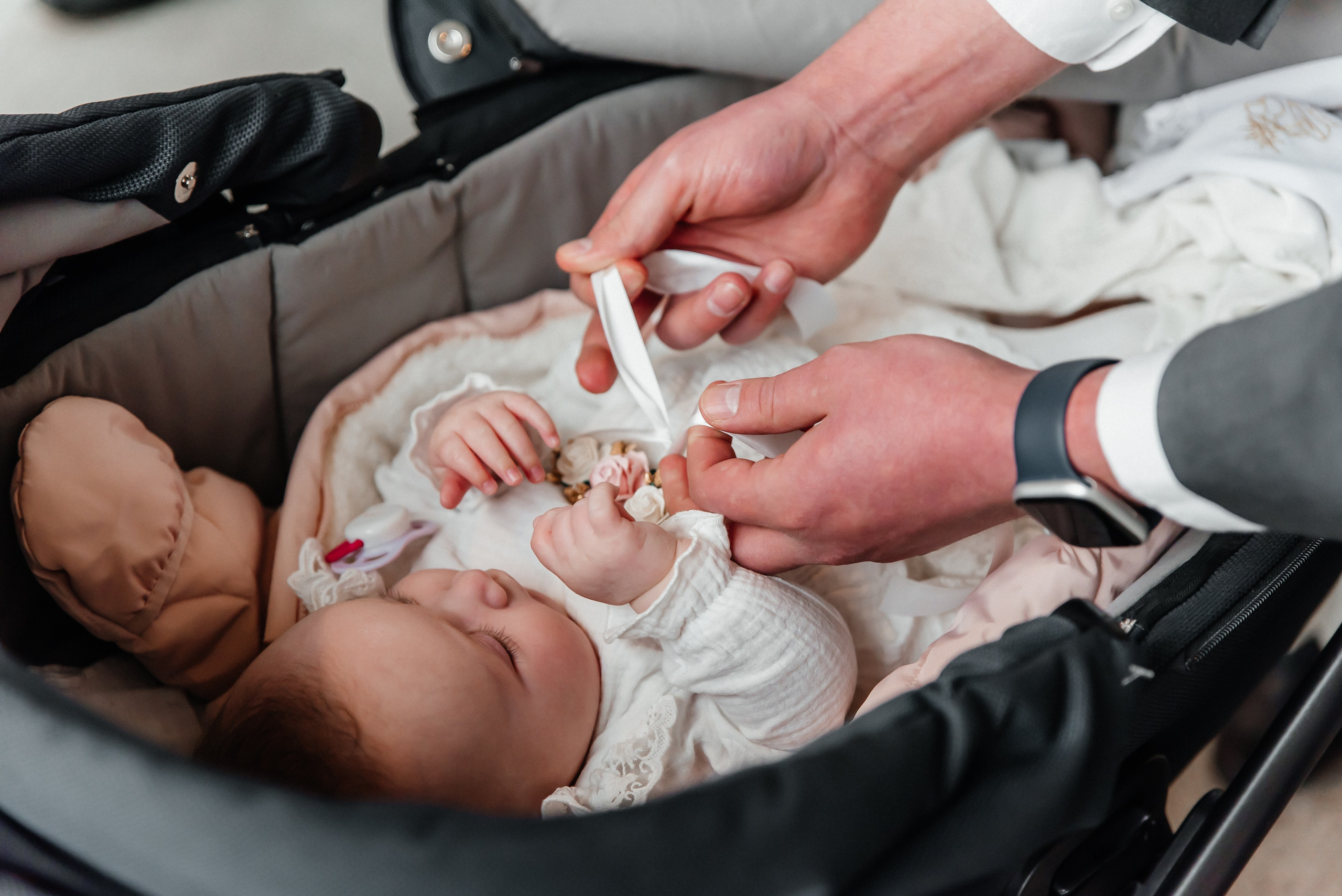 Chrzest Maja. Eugene Save – Fotograf Ślubny i Rodzinny | Warszawa i Cała Polska