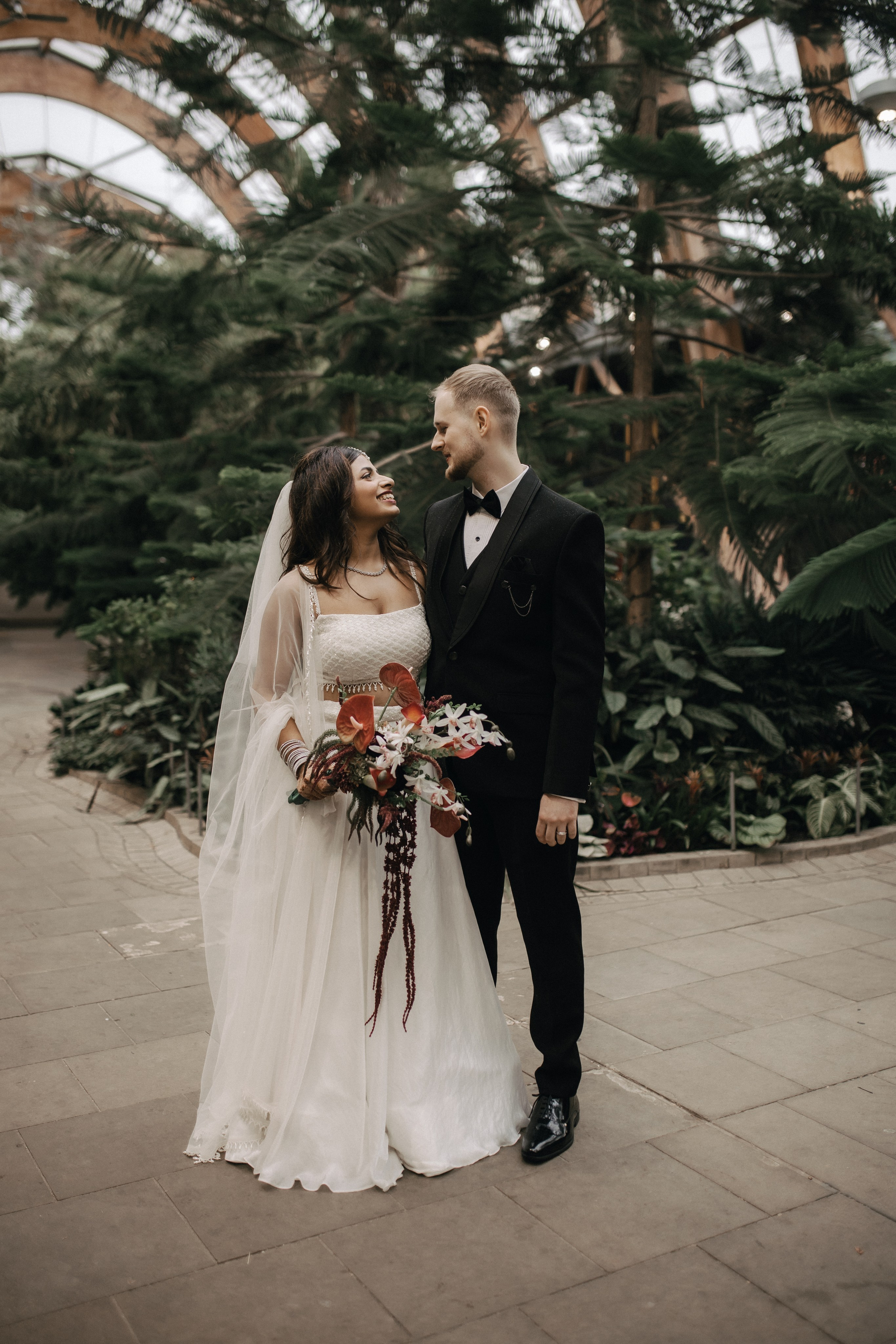 Ayushi and Tomasz. Wedding and Portrait Photographer Evie Moon