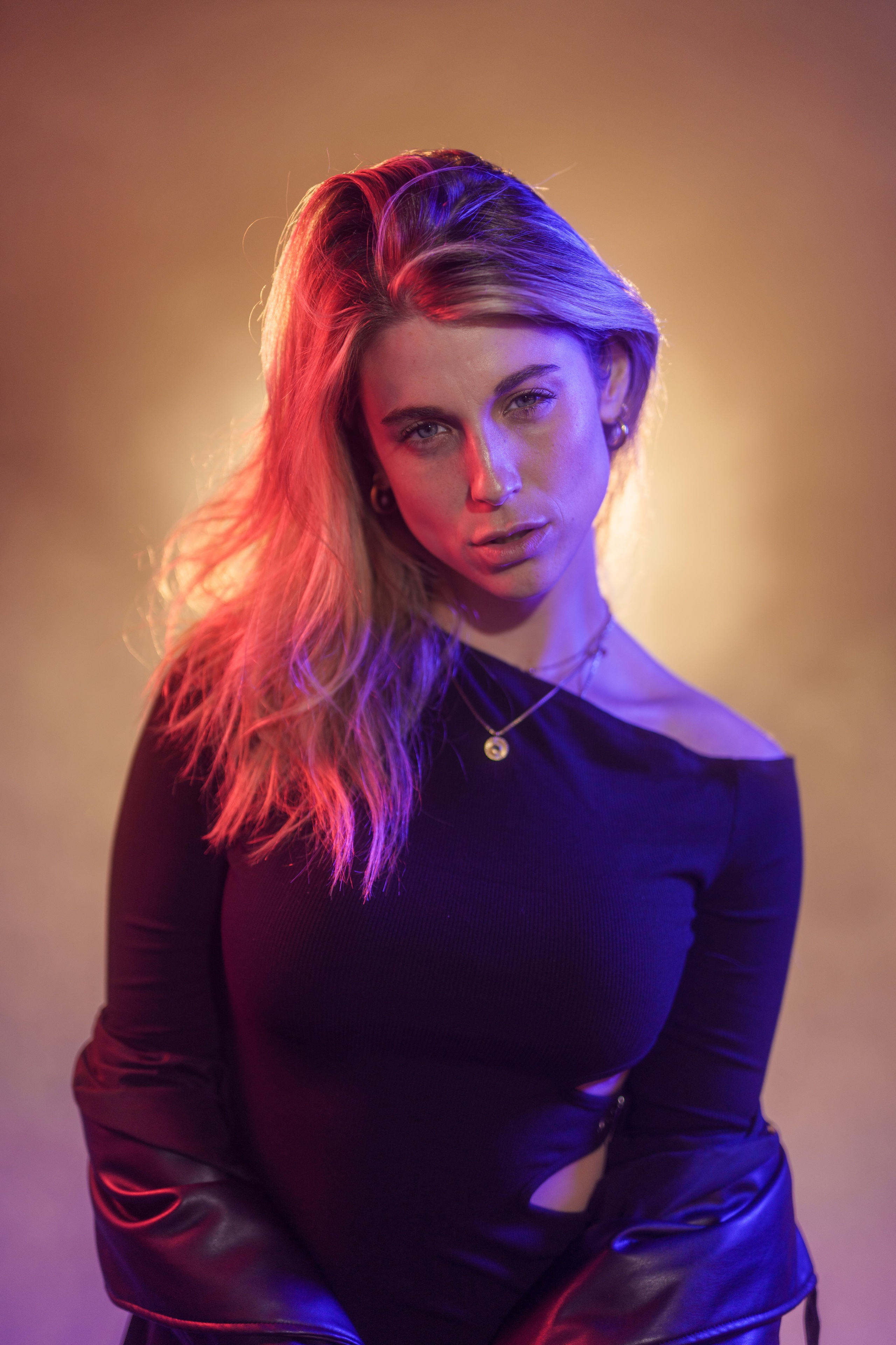 „Kölsch&Shoot“ in Cologne w/ Lisa (Set #5). URBANSTREETFILES.ART